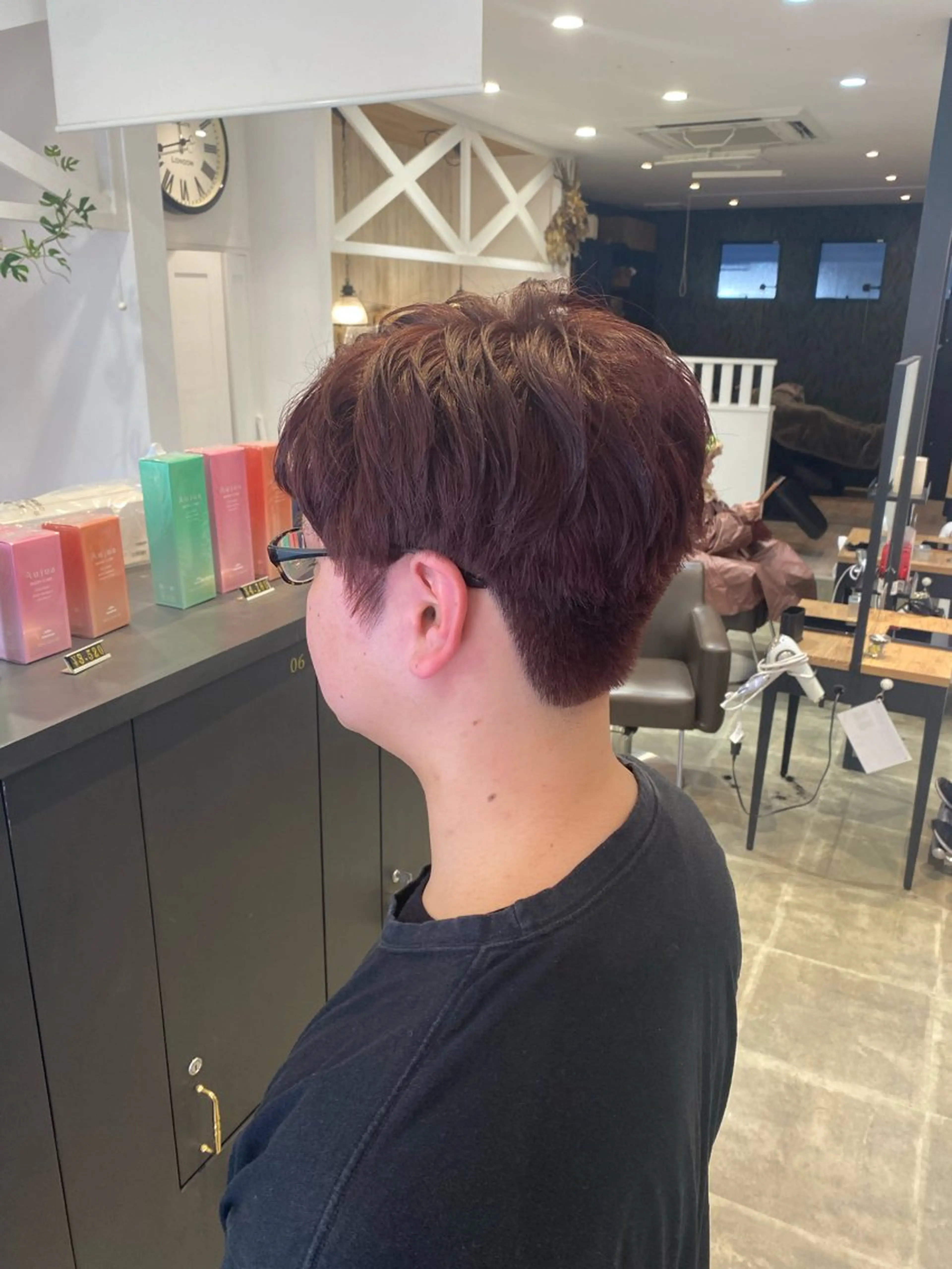 ショート カラー メンズ ボルドーカラー カット ヘアカラー 柴田 枝利子のヘアスタイル