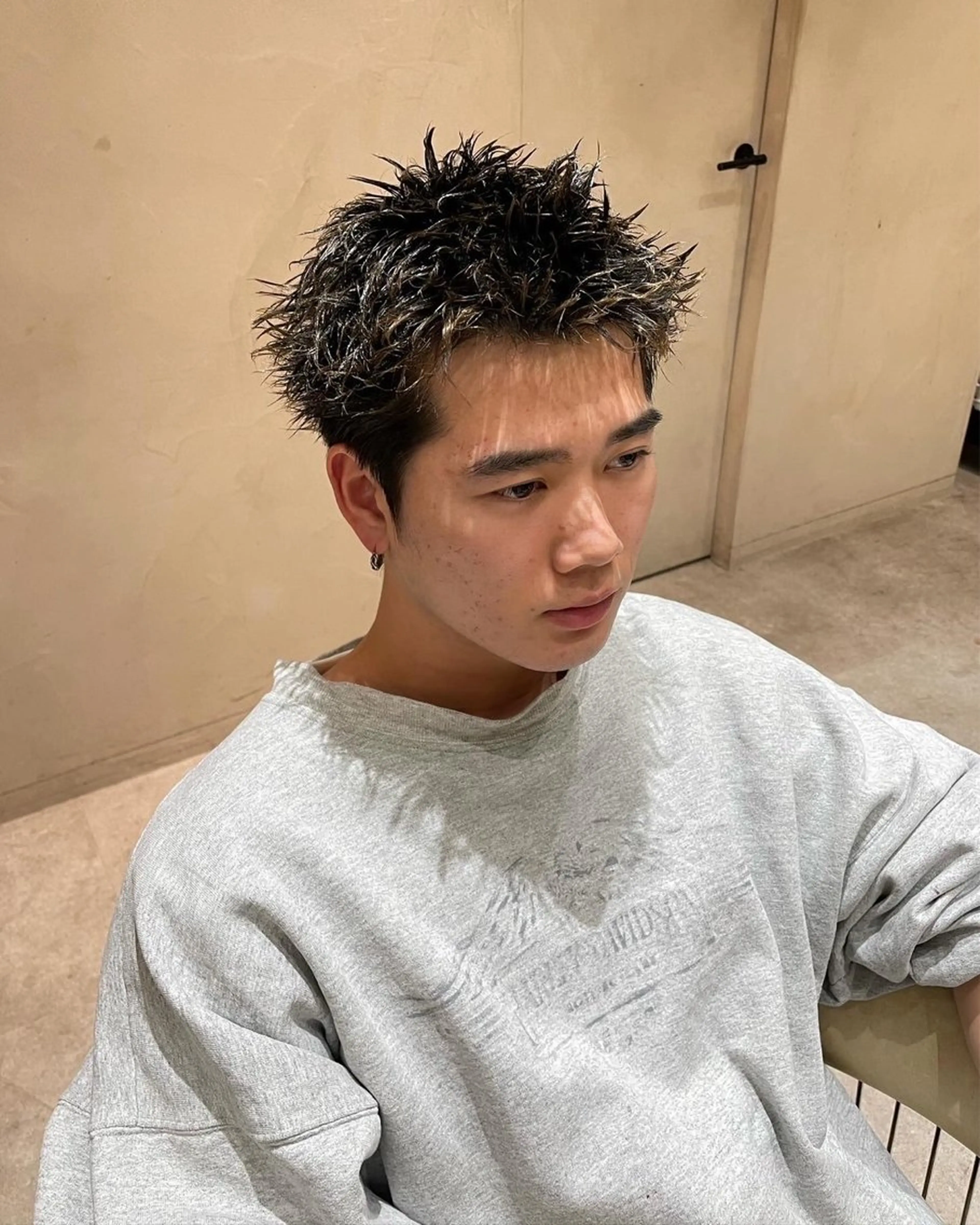 ショート ⚡メンズパーマフ ェードカットTomyのヘアスタイル