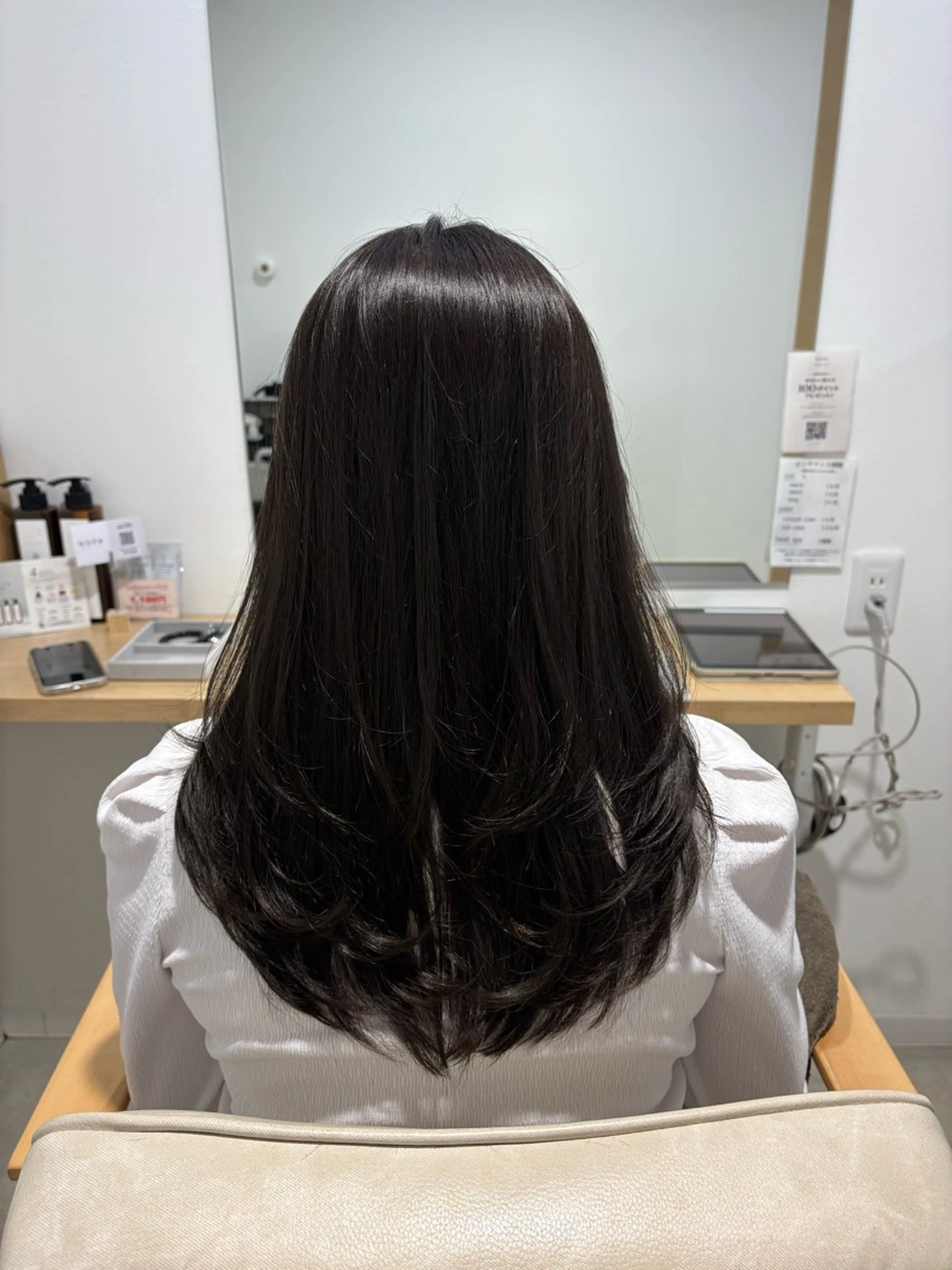 セミロング カラー ベージュカラー 透明感カラー オリーブベージュ レイヤーカット カット ヘアカラー 藤原仁美/レイヤー /透明感カラーのヘアスタイル