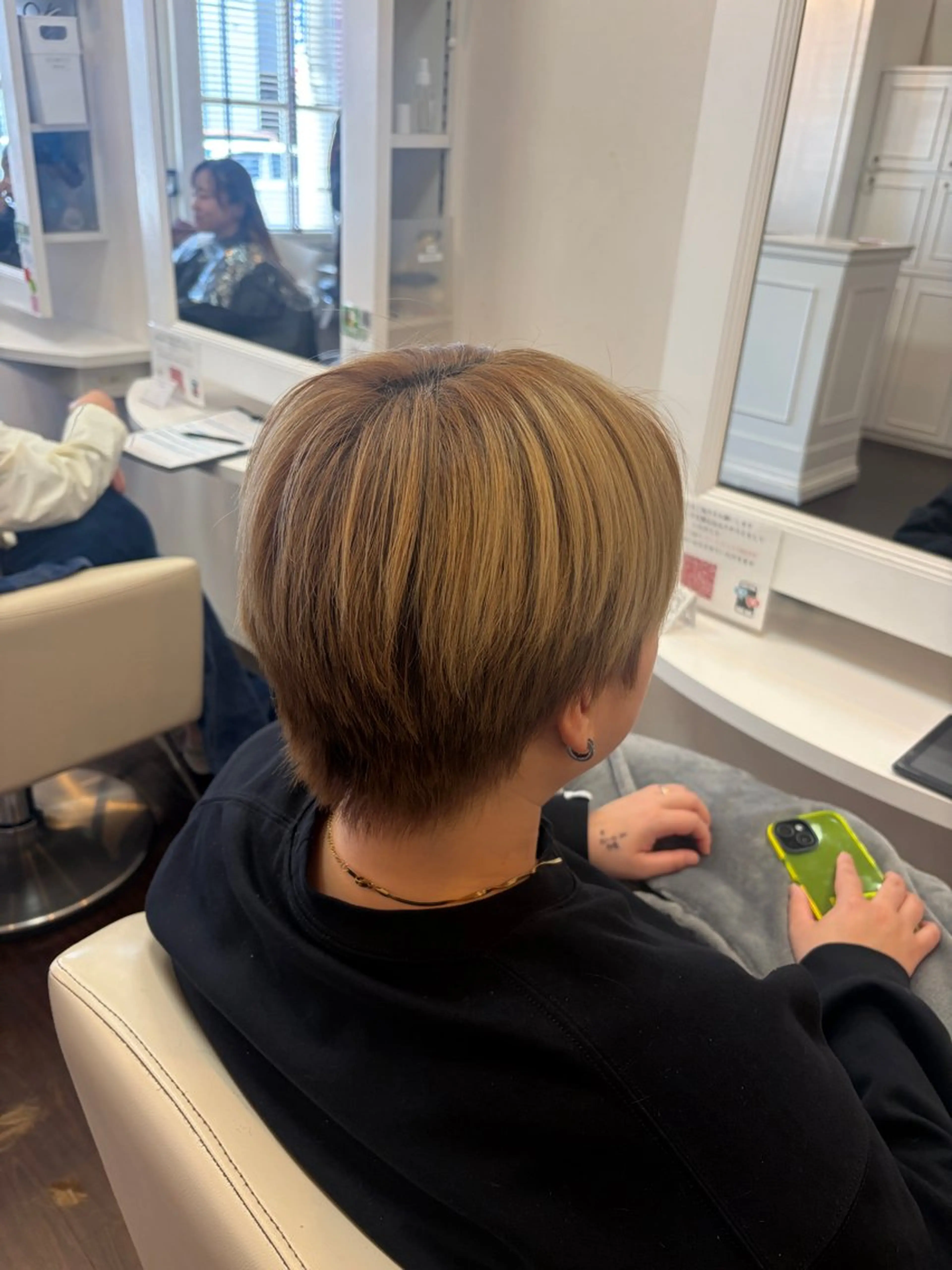 ショート ショートヘア カット ラヴィールアーム所属・秋山 麗奈のヘアスタイル