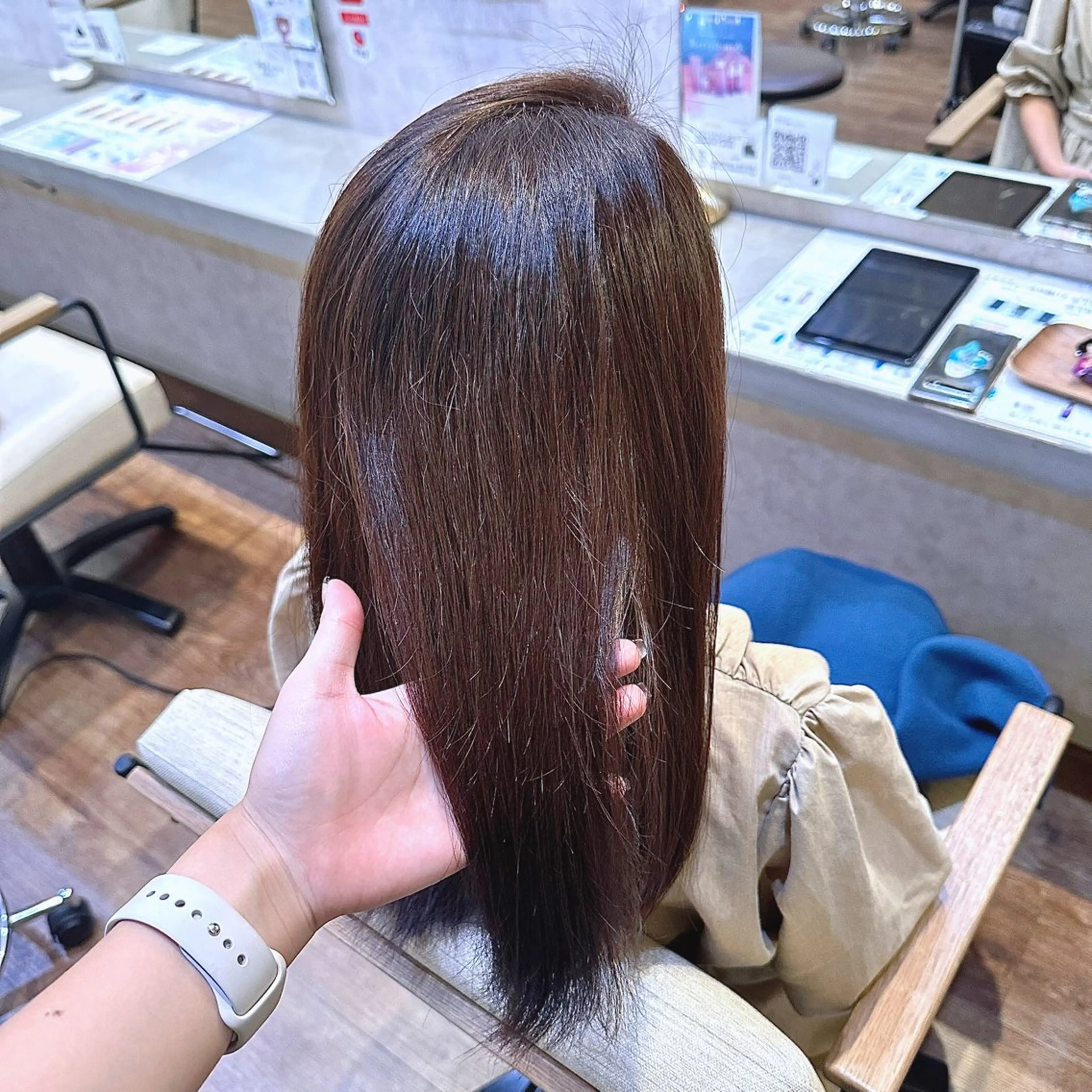 ロング カラー ブラウンカラー チョコレートブラウン 梅田 夢七のヘアスタイル