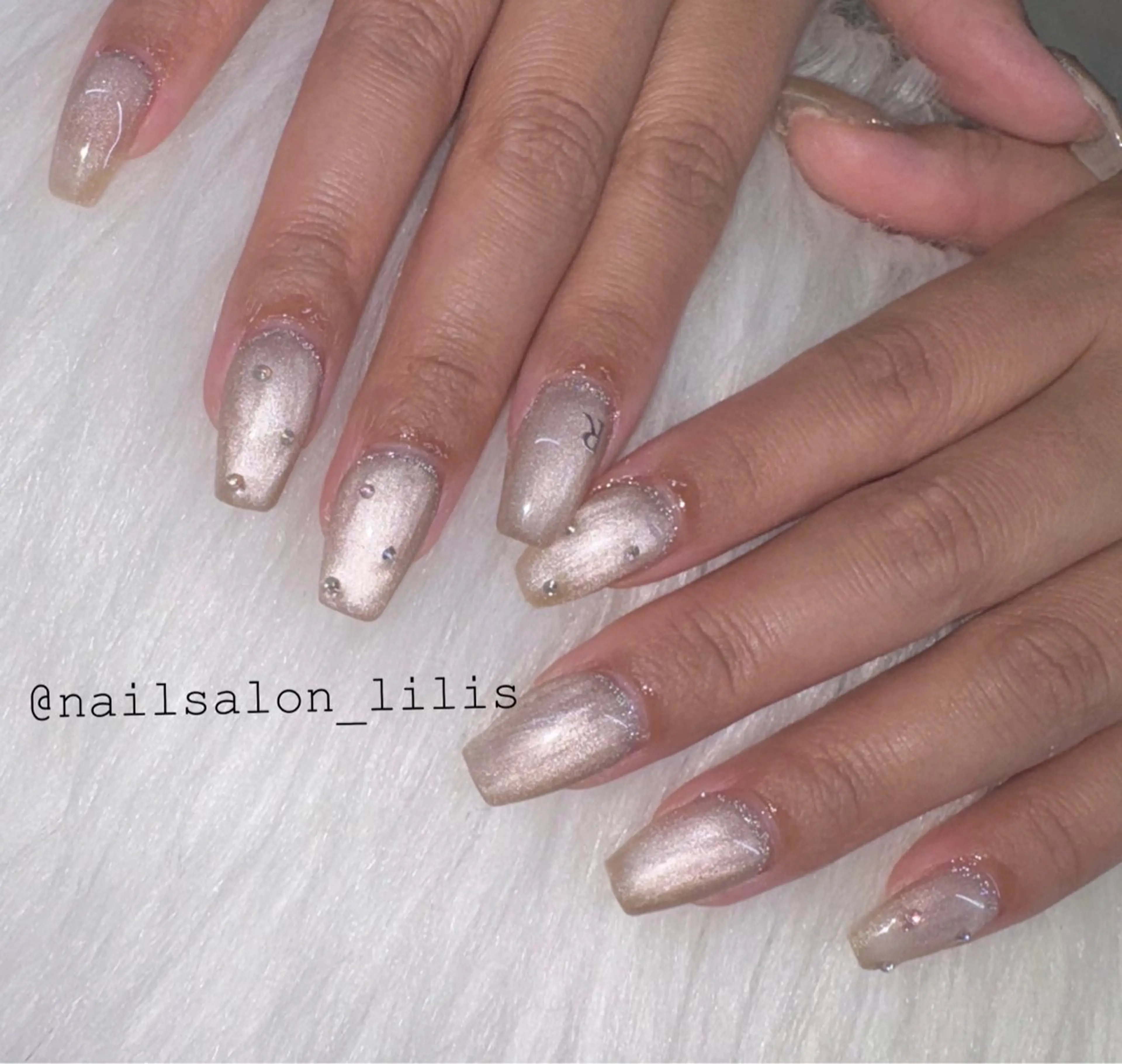 ネイル マグネットネイル ストーンネイル ハンドネイル nailsalon Lilisのネイルデザイン