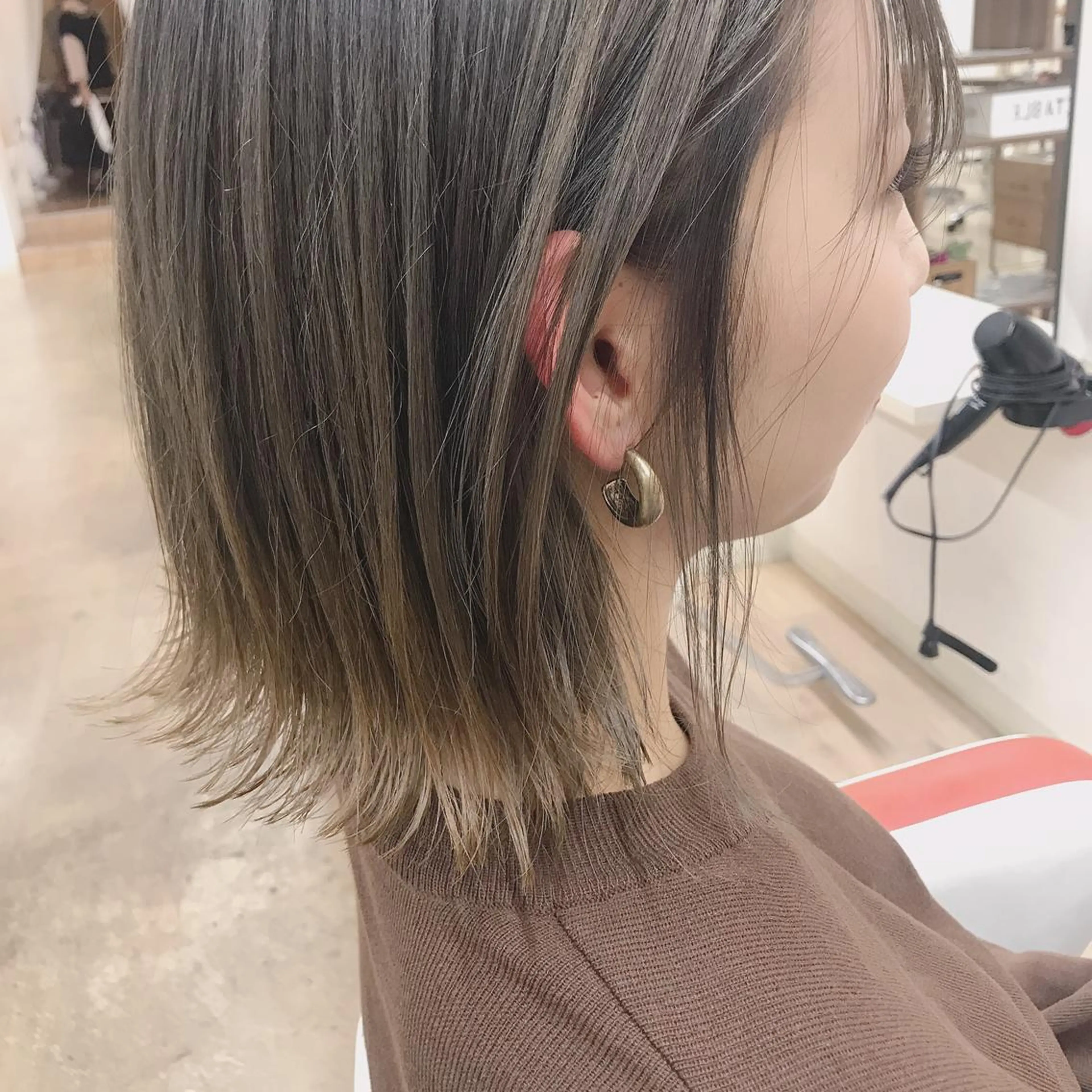 ミディアム カラー グレージュ オリーブグレージュ オリーブグレー beauty: beast 大名店のヘアスタイル