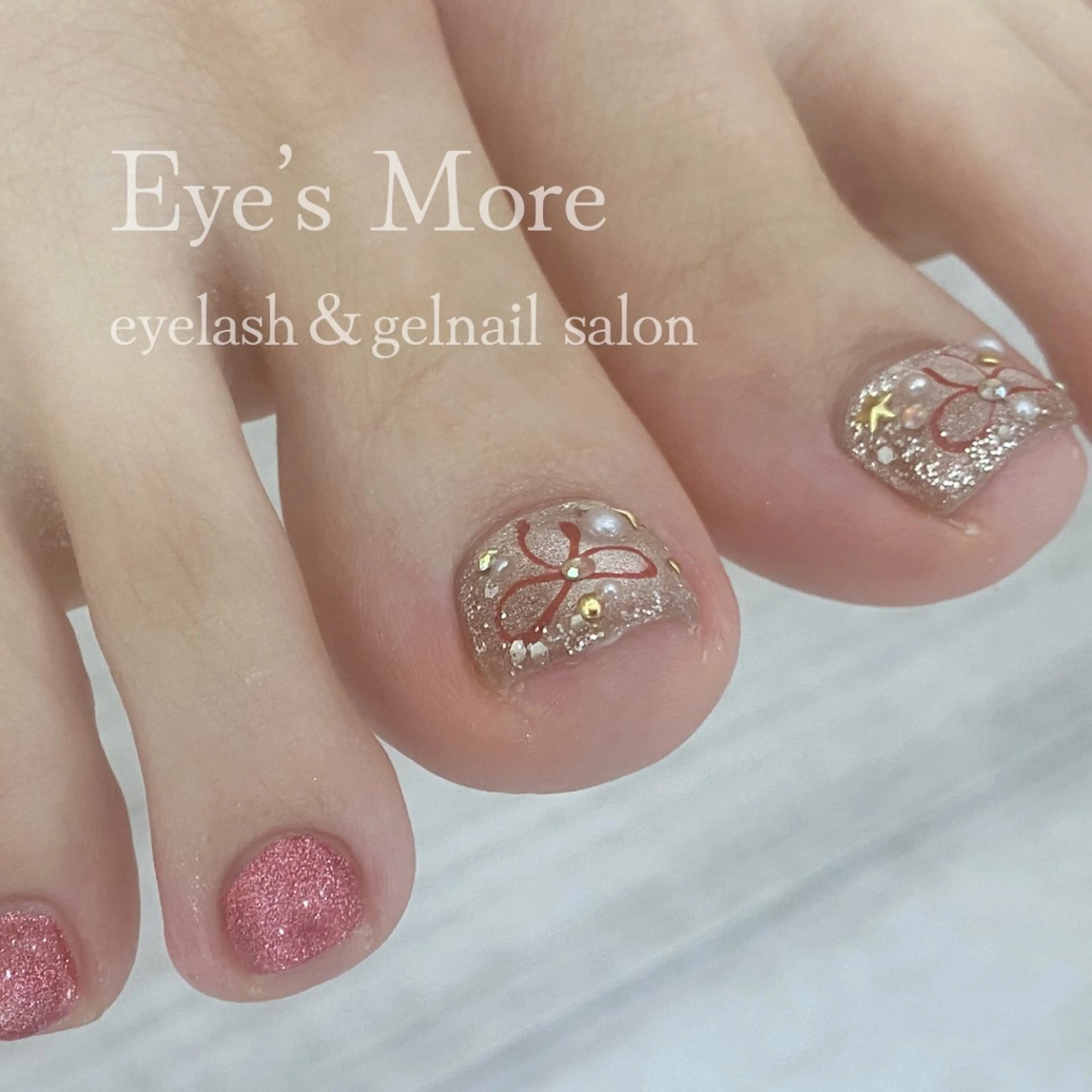 ネイル キラキラネイル マグネットネイル リボン 冬ネイル クリスマス フットネイル Mai Nailistのネイルデザイン