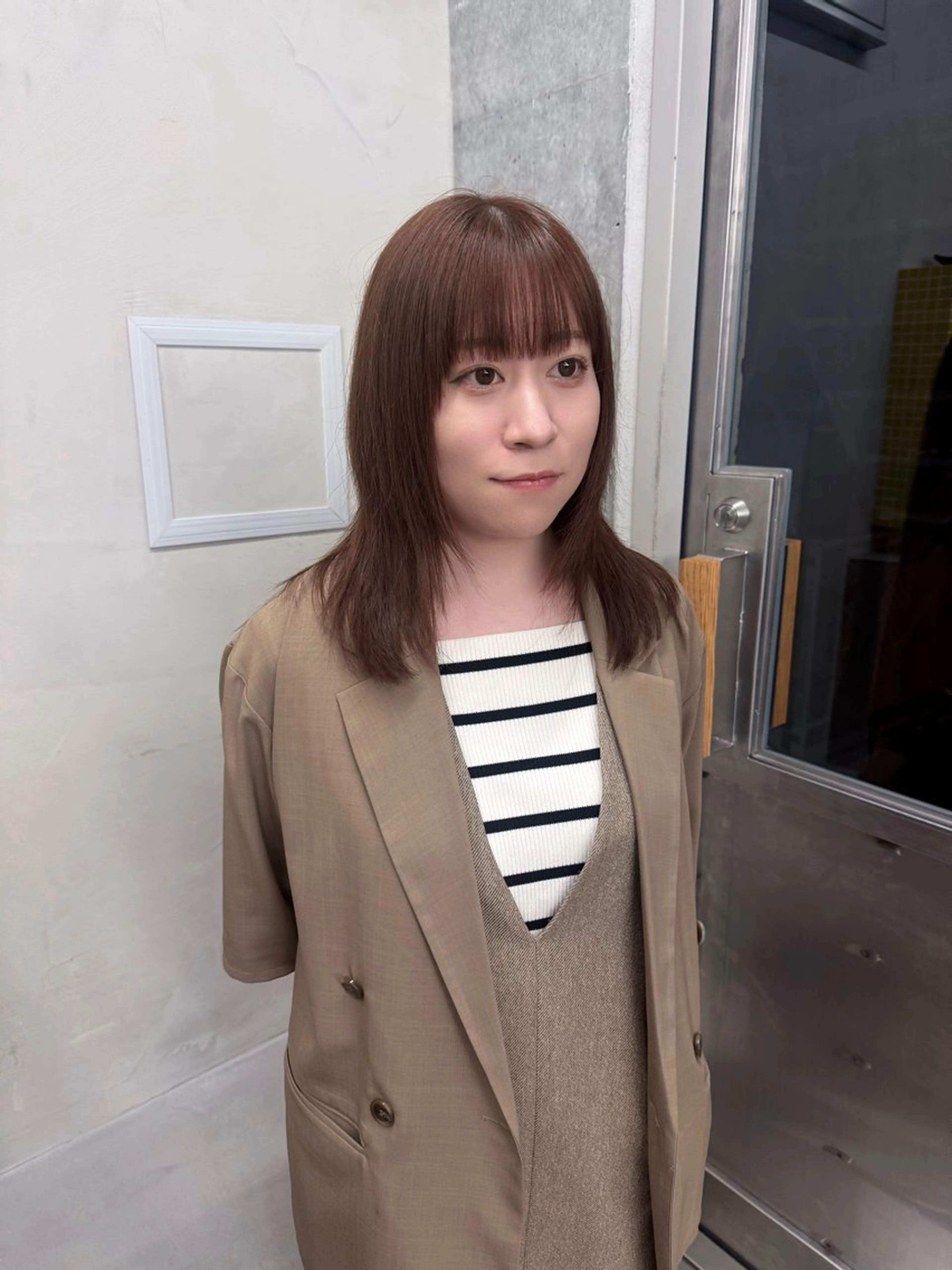 ロング カラー ロングレイヤー アッシュ ベージュカラー ブリーチ 透明感カラー カット ヘアカラー トリートメント 誰より丁寧なカット/ 小林輝/レイヤーのヘアスタイル