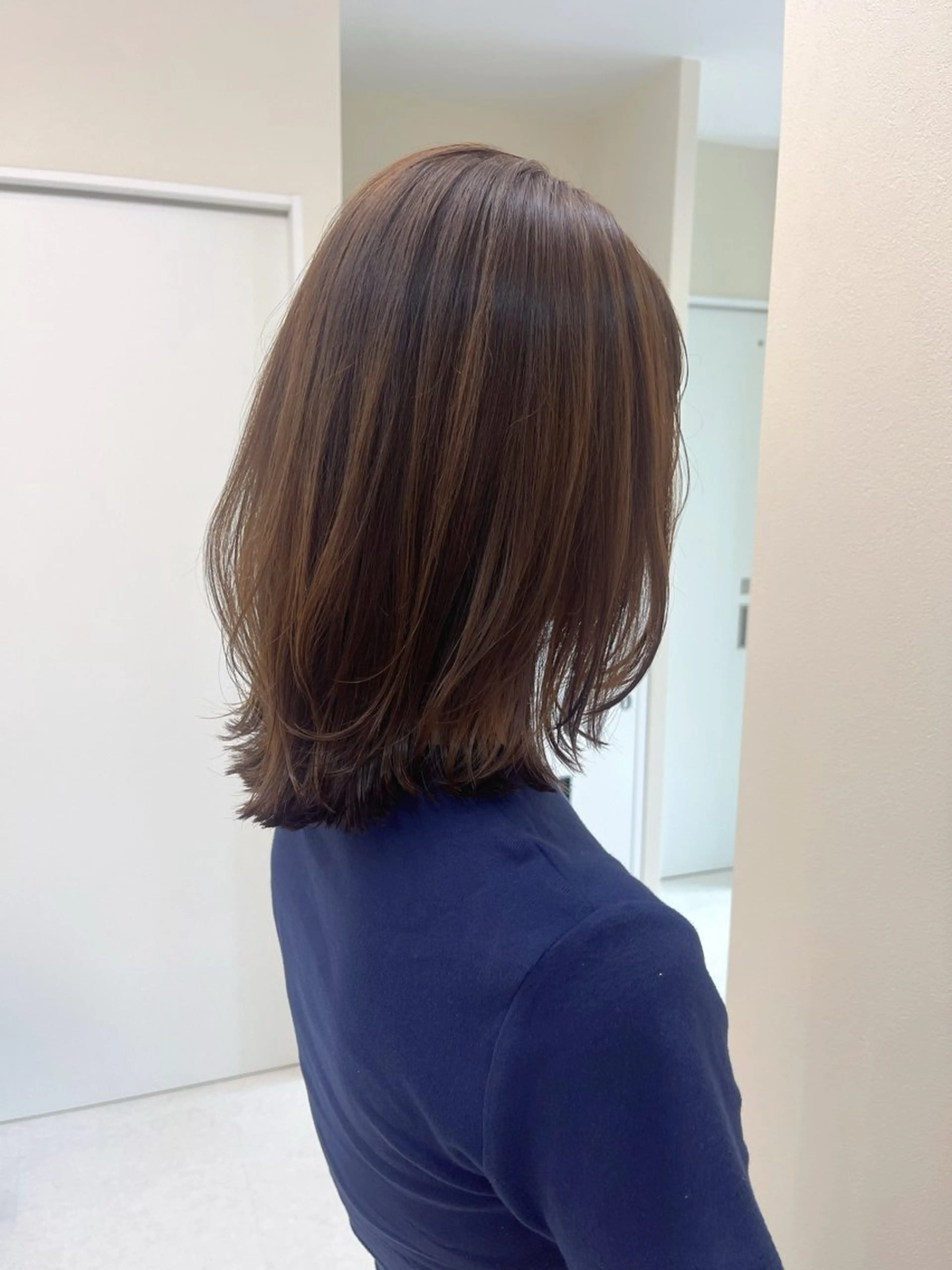 ミディアム カラー 中村 佳歩のヘアスタイル