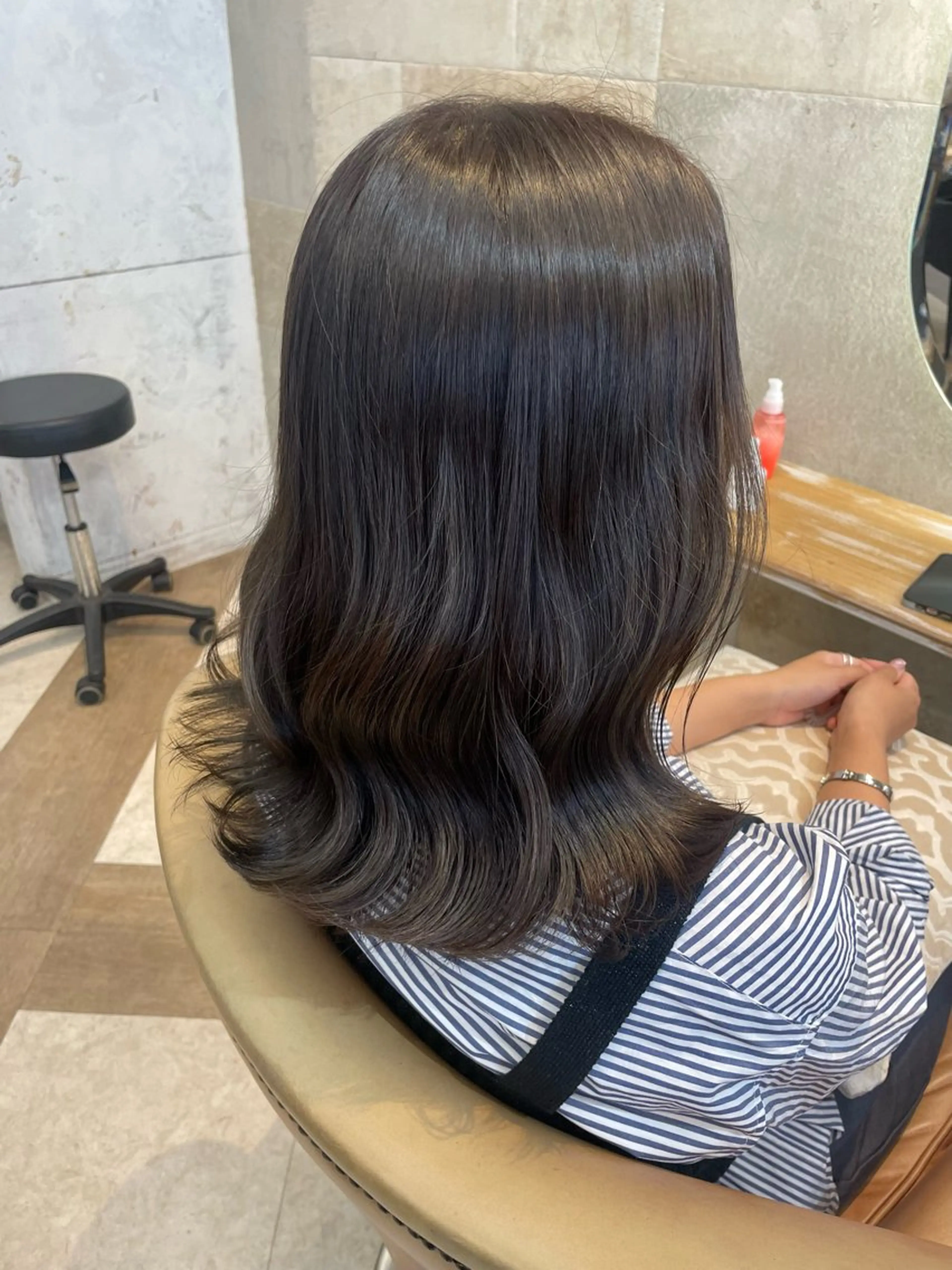 ミディアム カット ヘアカラー トリートメント Kanami/韓国風 /艶カラーのヘアスタイル