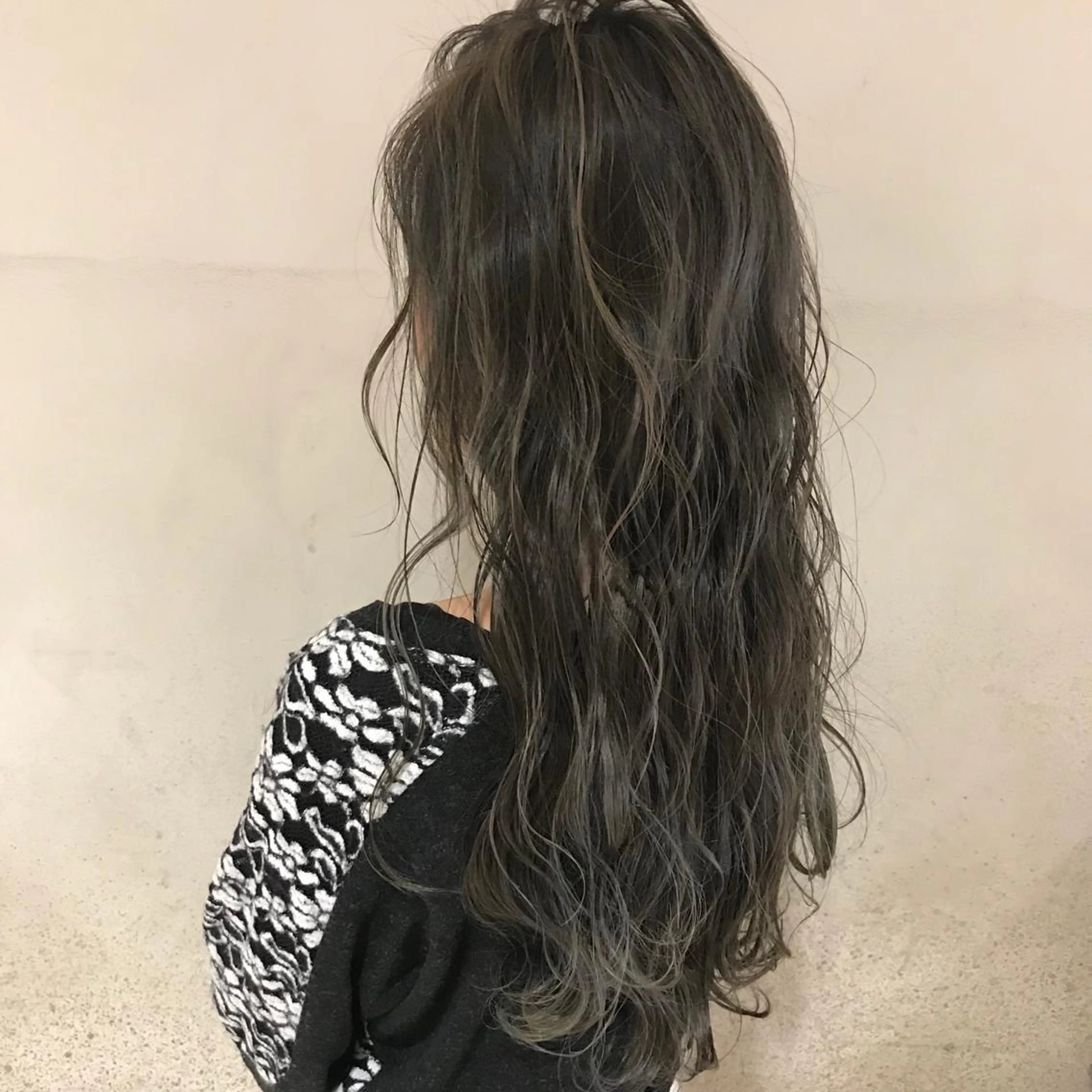 ロング ハイライト カット ヘアカラー 福原 優介のヘアスタイル