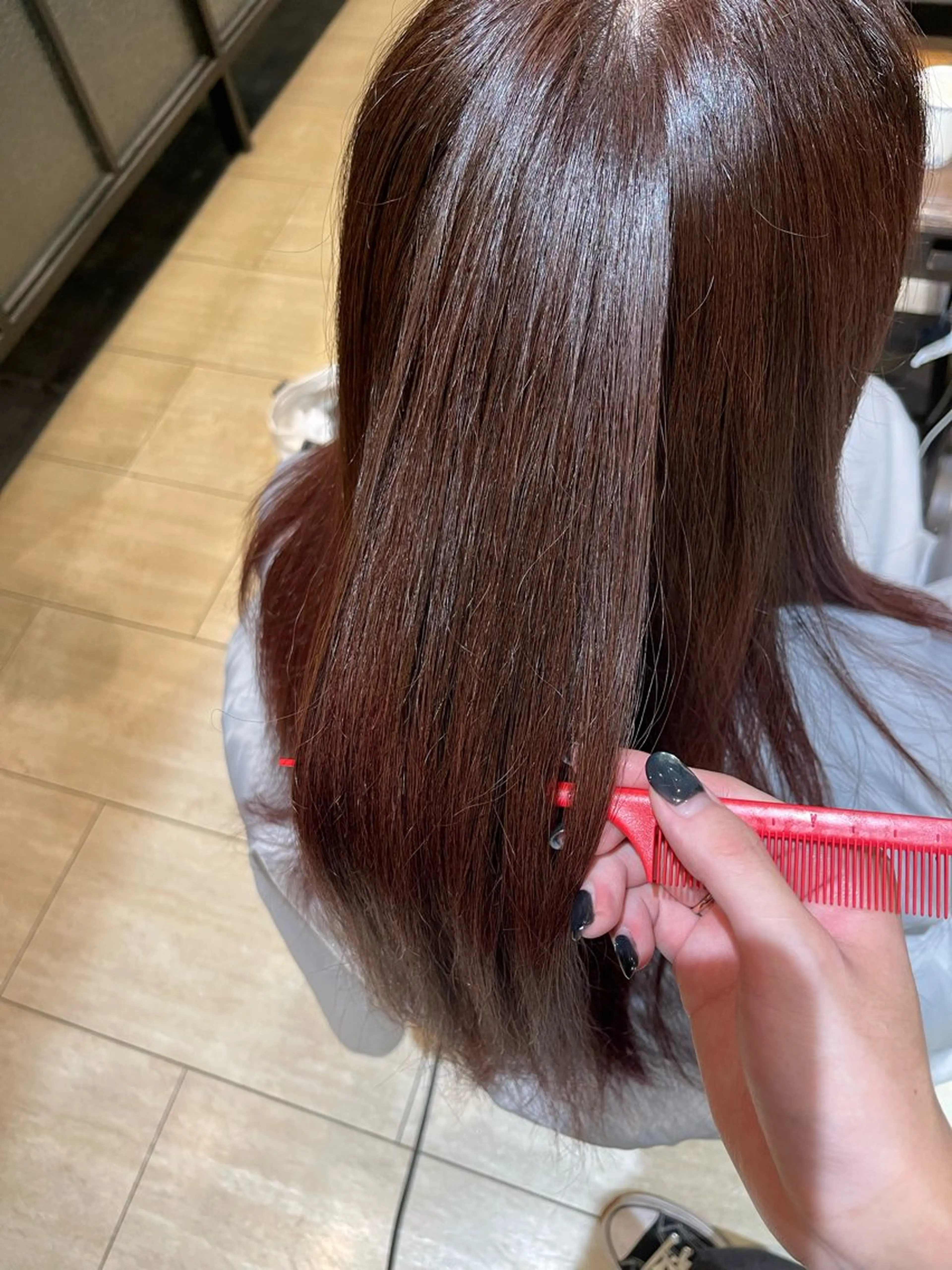 ロング カラー レッドカラー 牧 憂季のヘアスタイル