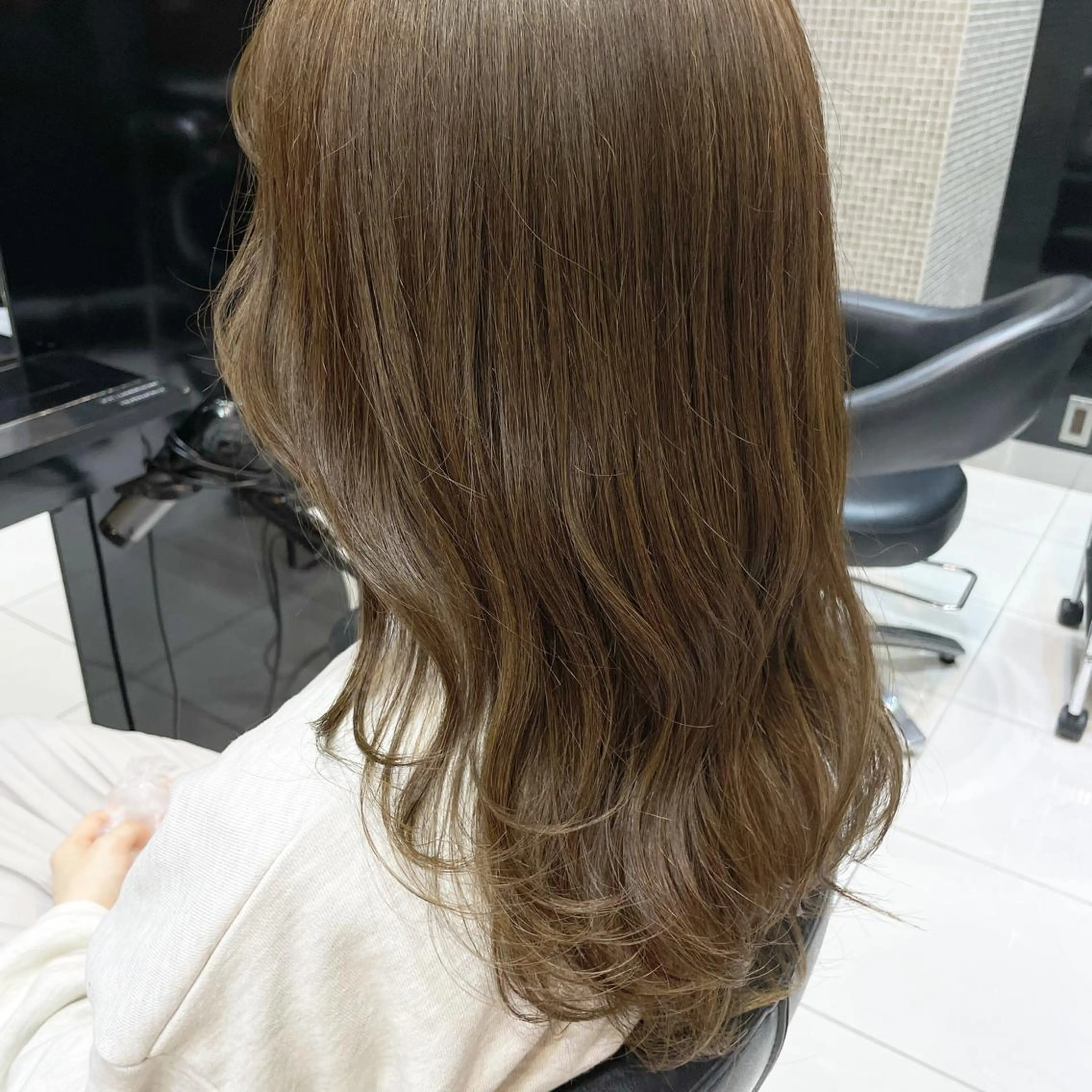 セミロング カラー ブリーチ ブリーチなしカラー ヘアカラー 女性リピ90%🍨 🩷佐藤みずきのヘアスタイル