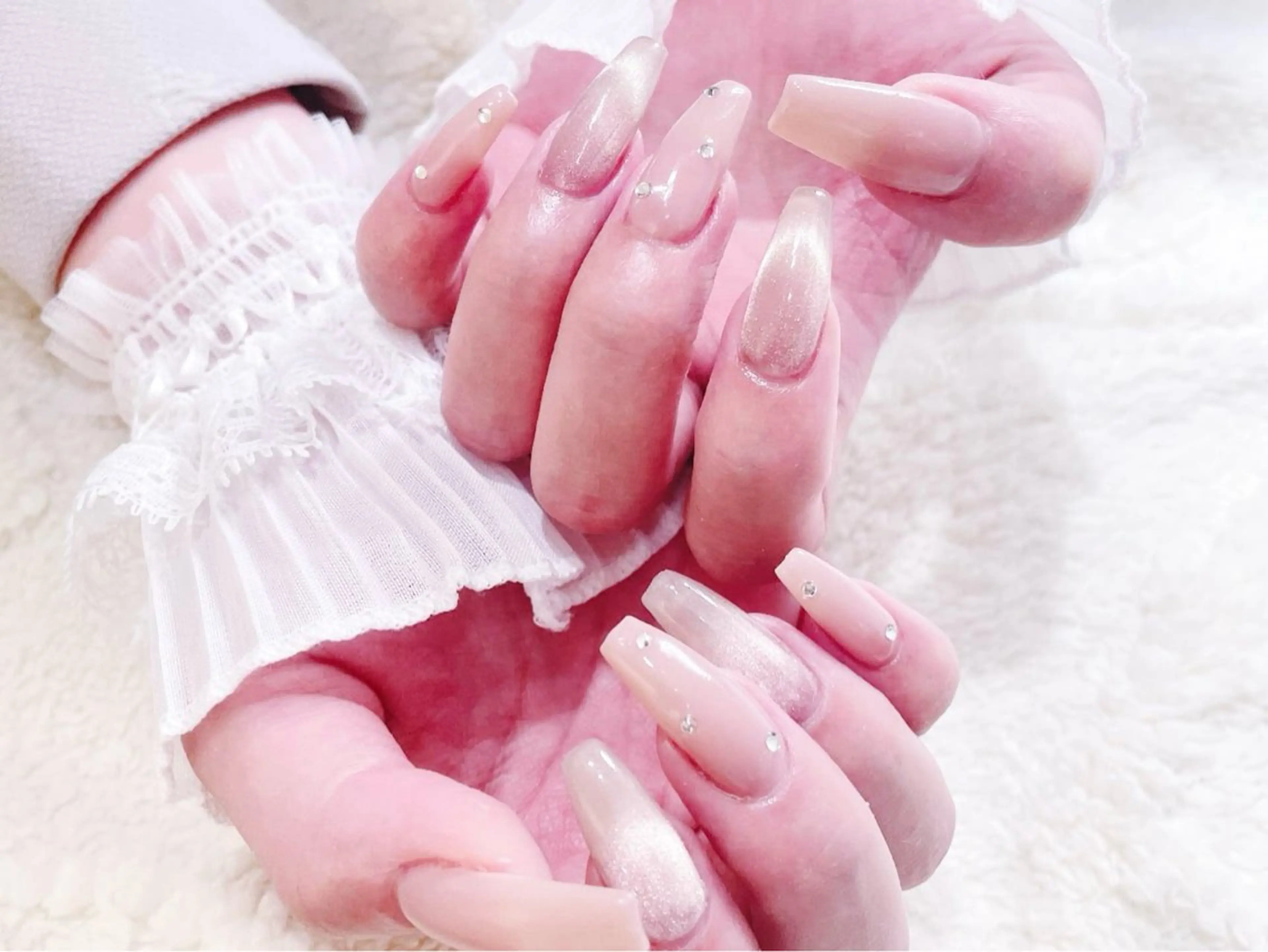 ネイル チークネイル 長さ出し フラワーネイル フレンチネイル ガーリー sun nail池袋 モデル募集のネイルデザイン