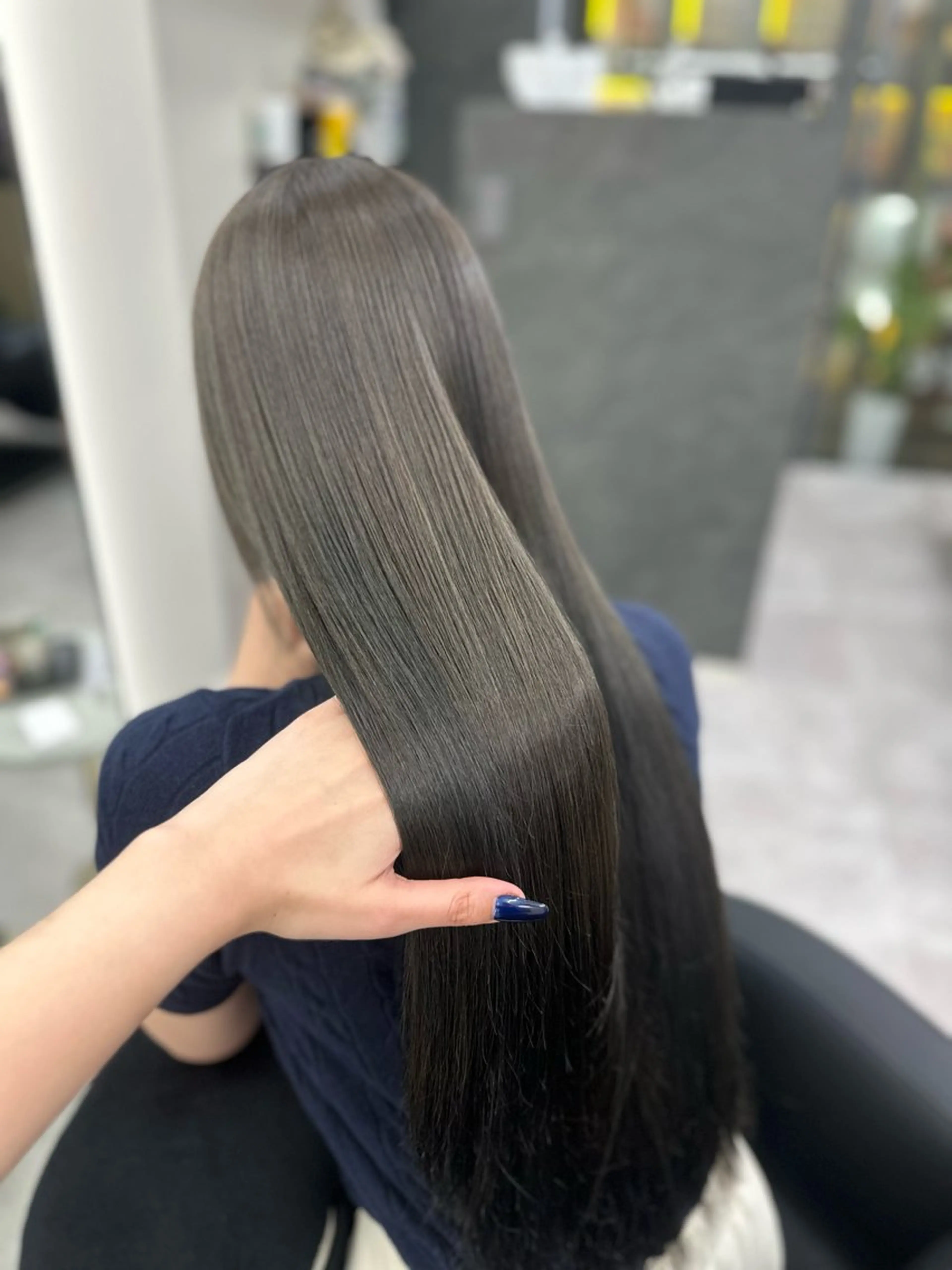 ロング カラー グレージュ オリーブグレージュ オリーブグレー 縮毛矯正/艶カラー /髪質改善/なんばのヘアスタイル