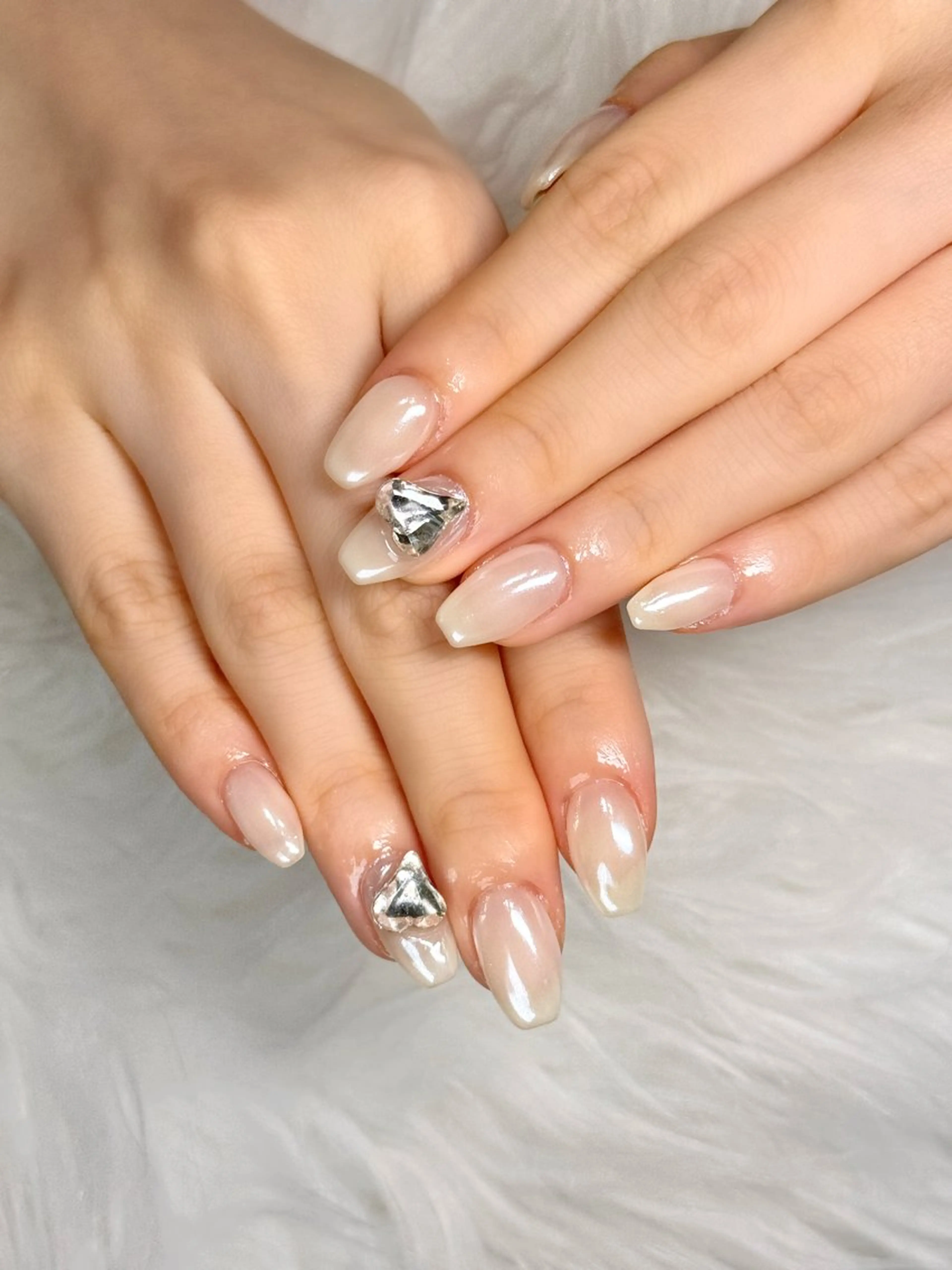 ネイル ミラーネイル シンプルネイル Lune’a BEAUTY TOKYO所属・Mizuliネイル 眉毛メイクのサロンのネイルデザイン