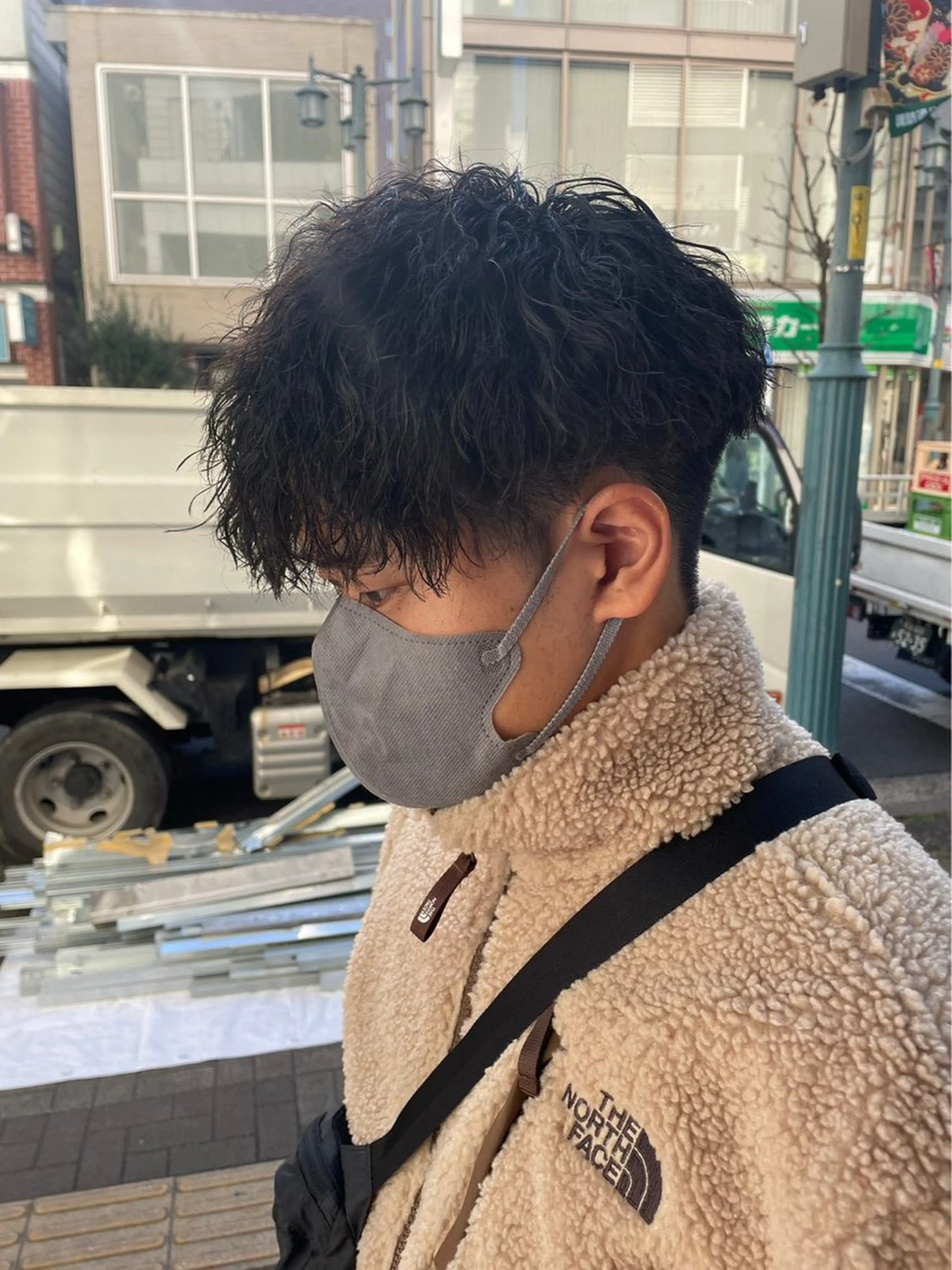 パーマ メンズ フェードカット メンズパーマ メンズスパイラルパーマ スパイラルパーマ カット パーマ トリートメント ヘアセット パーマ　ネイル /コトミ🐸のネイルデザイン