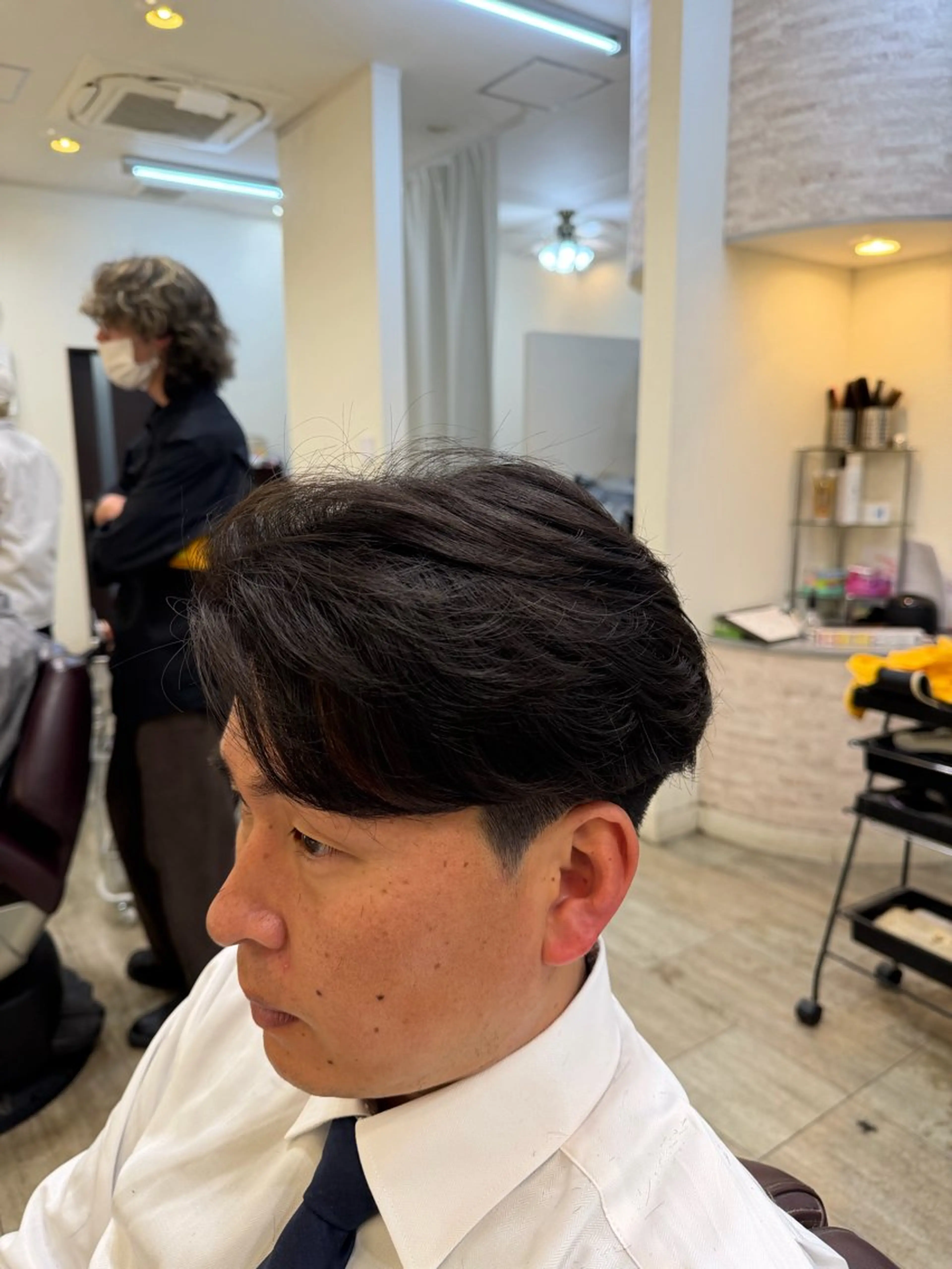 ミディアム 呉屋 俊介のヘアスタイル