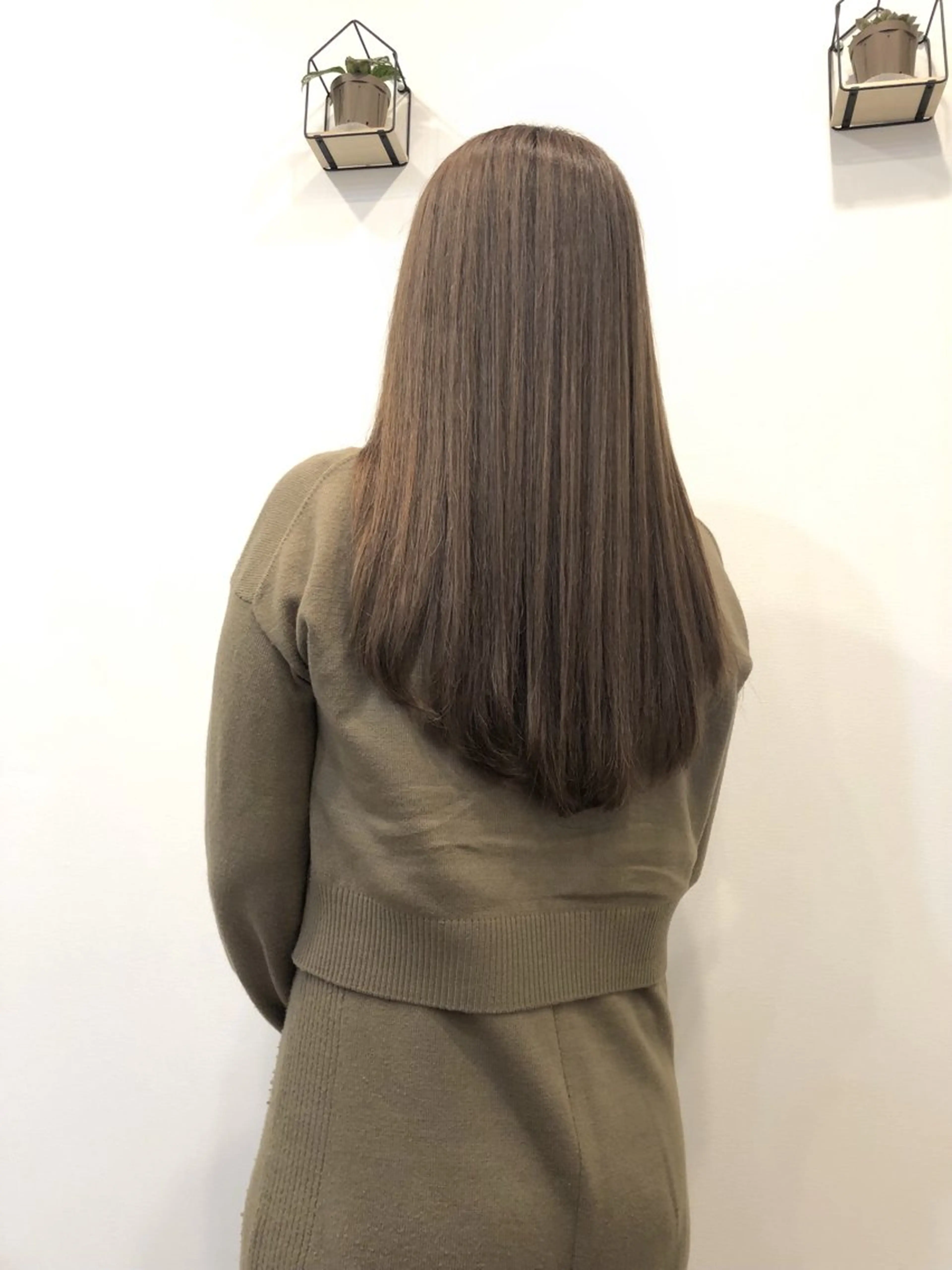 ロング カラー パーマ イルミナカラー 顔まわりレイヤー レイヤーカット 酸性ストレート ストレートパーマ ヘアルーム カフーのヘアスタイル