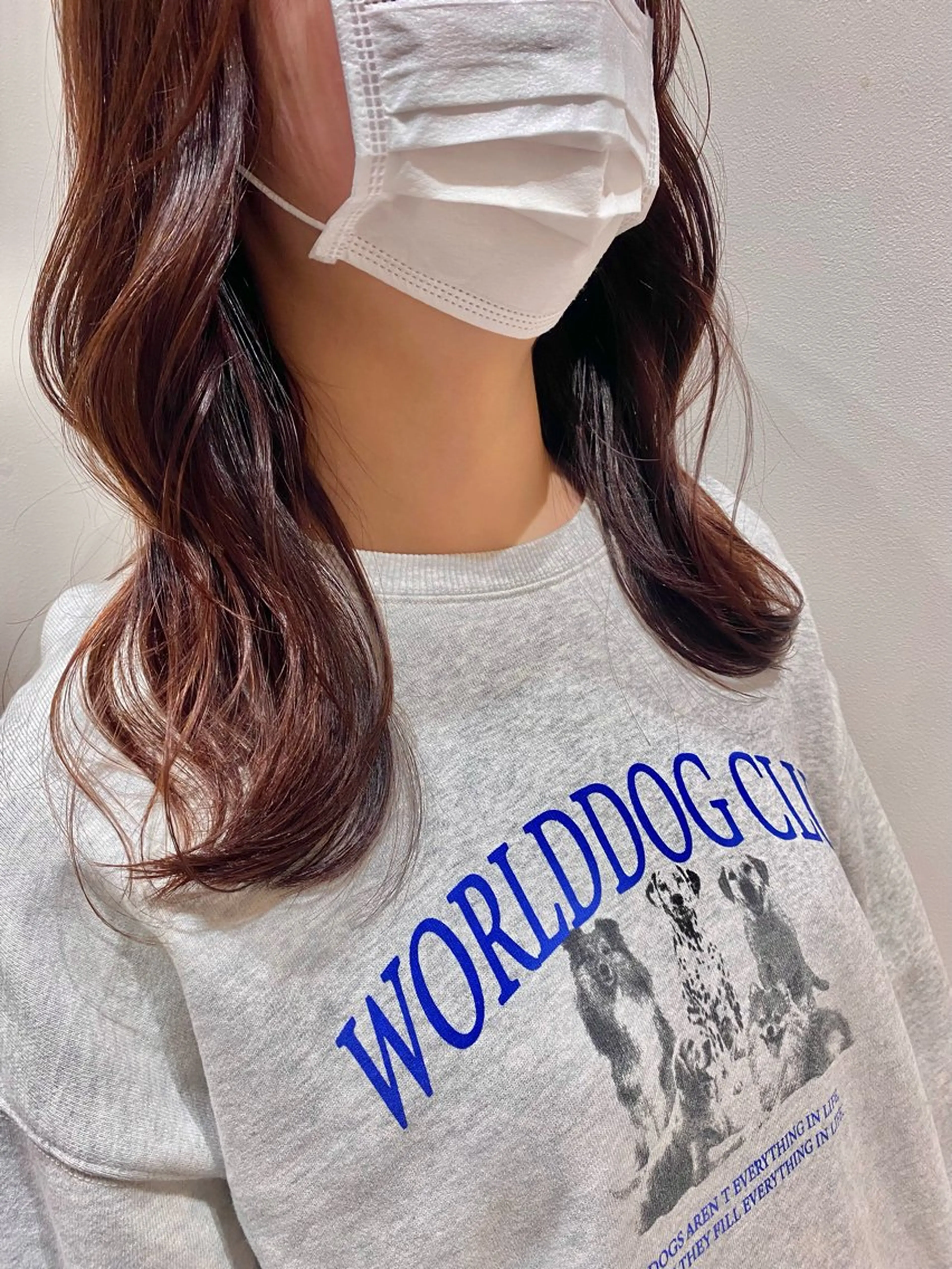 ミディアム ピンクブラウン くびれヘア 顔まわりレイヤー レイヤーカット 外ハネヘア カット ヘアカラー トリートメント ♡オシャ髪♡AI ✂️newi町田のヘアスタイル