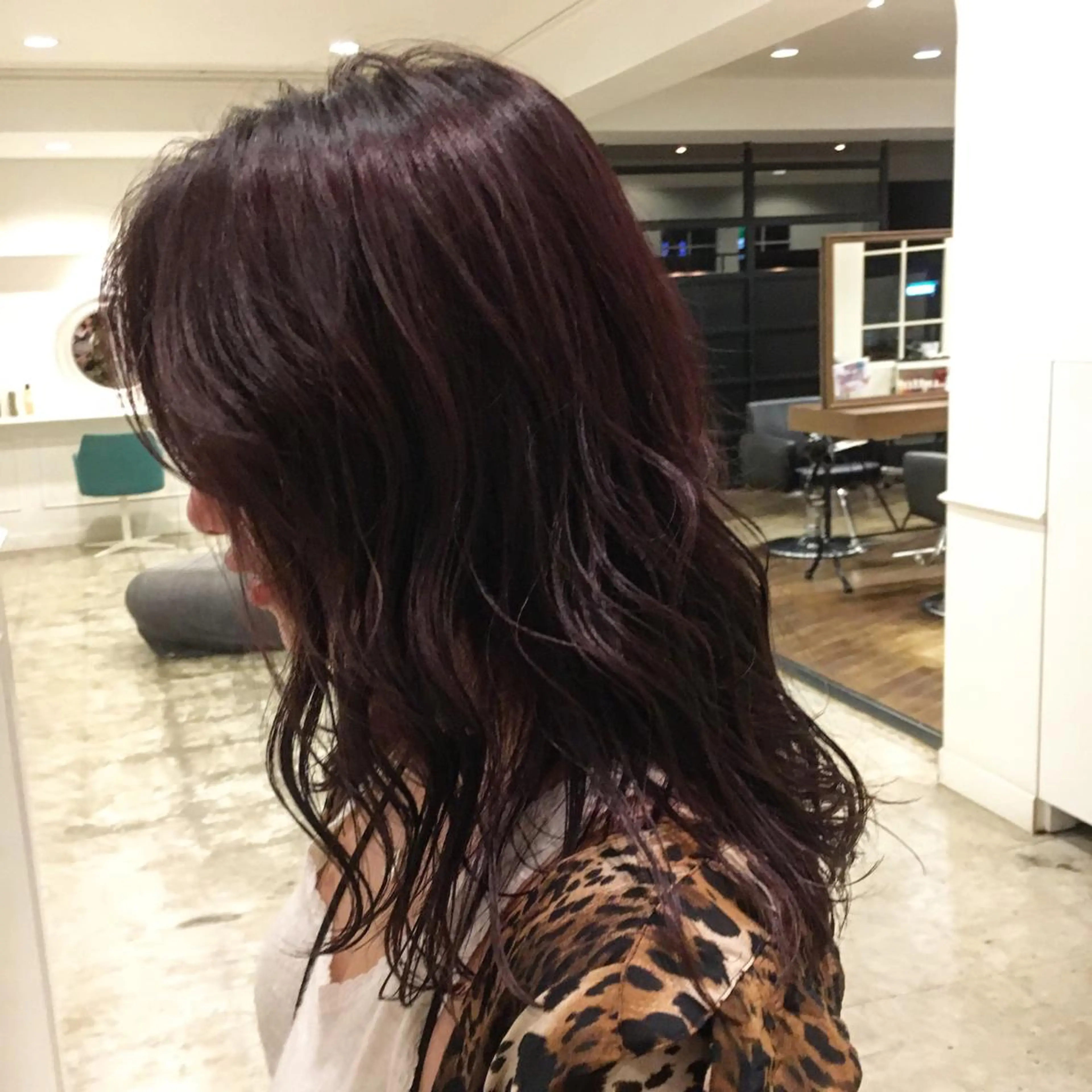 ロング カラー ボルドーカラー 相川 愛実のヘアスタイル