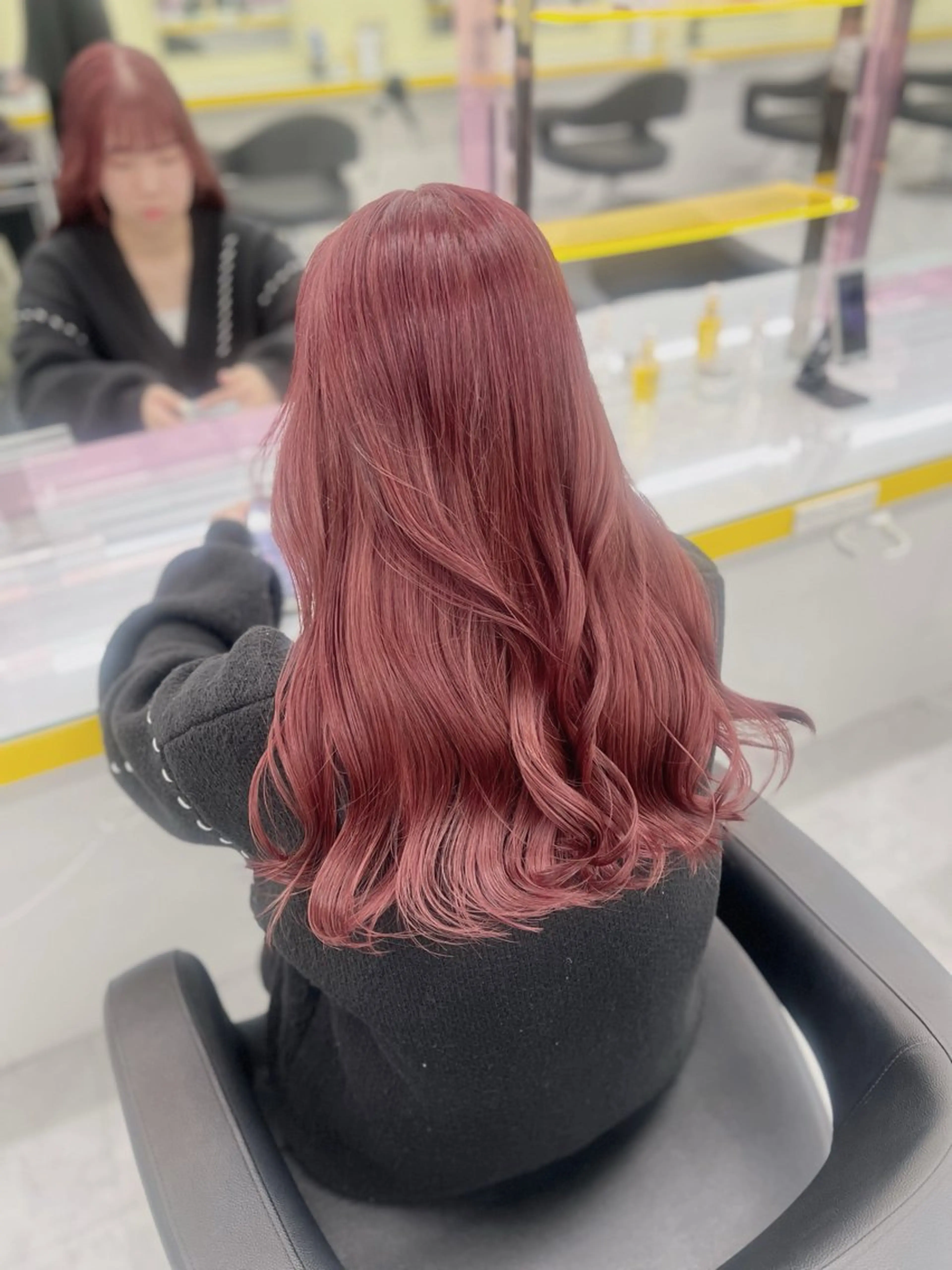 ロング カラー ベージュカラー ブリーチ ボルドーカラー ブラウンカラー カシス ヘアカラー 韓流トレンドヘア 🎀RINAKO🎀のヘアスタイル