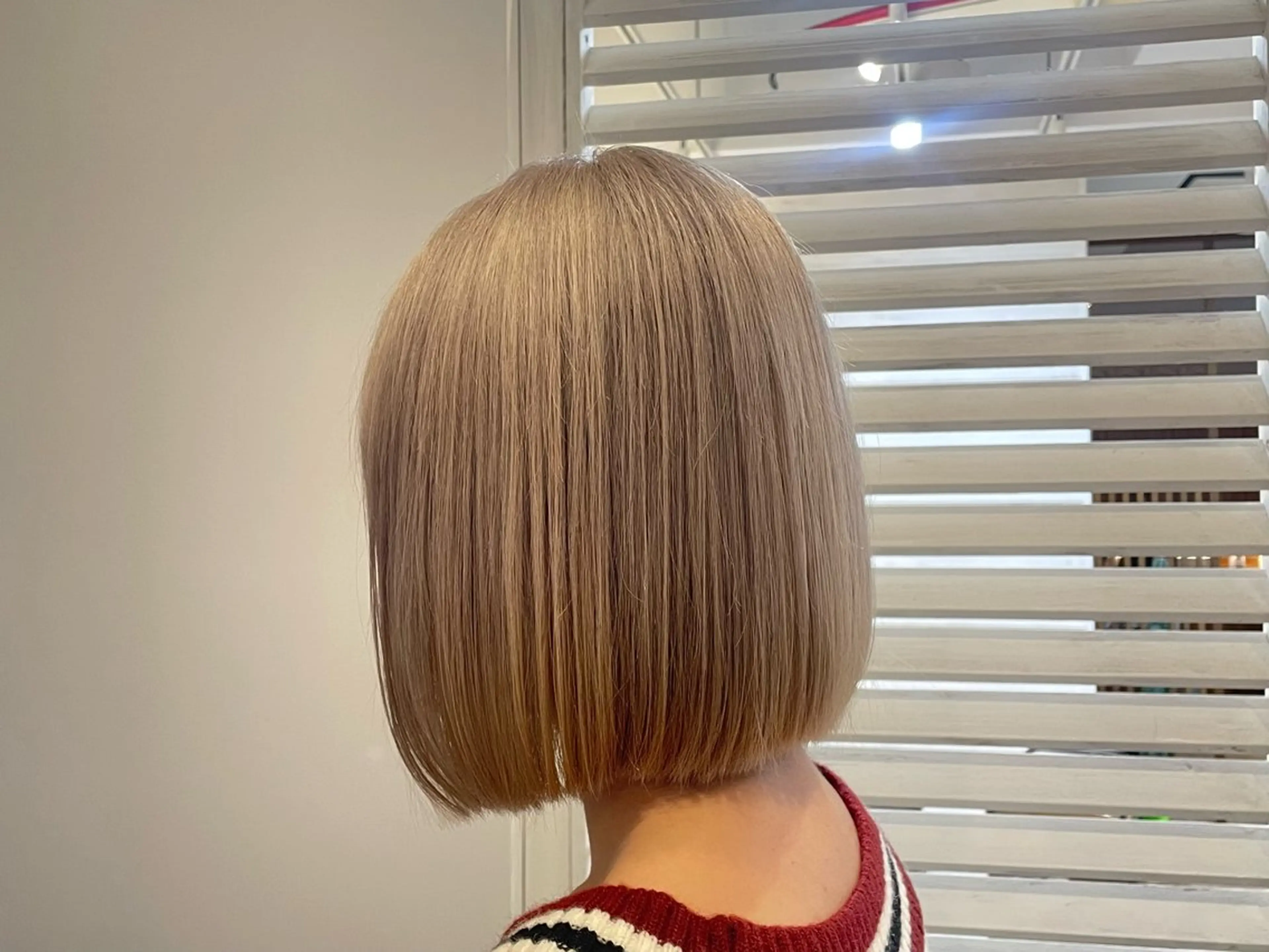 ショート カラー ベージュカラー ホワイトベージュ ボブ カット 櫻井 美夕のヘアスタイル