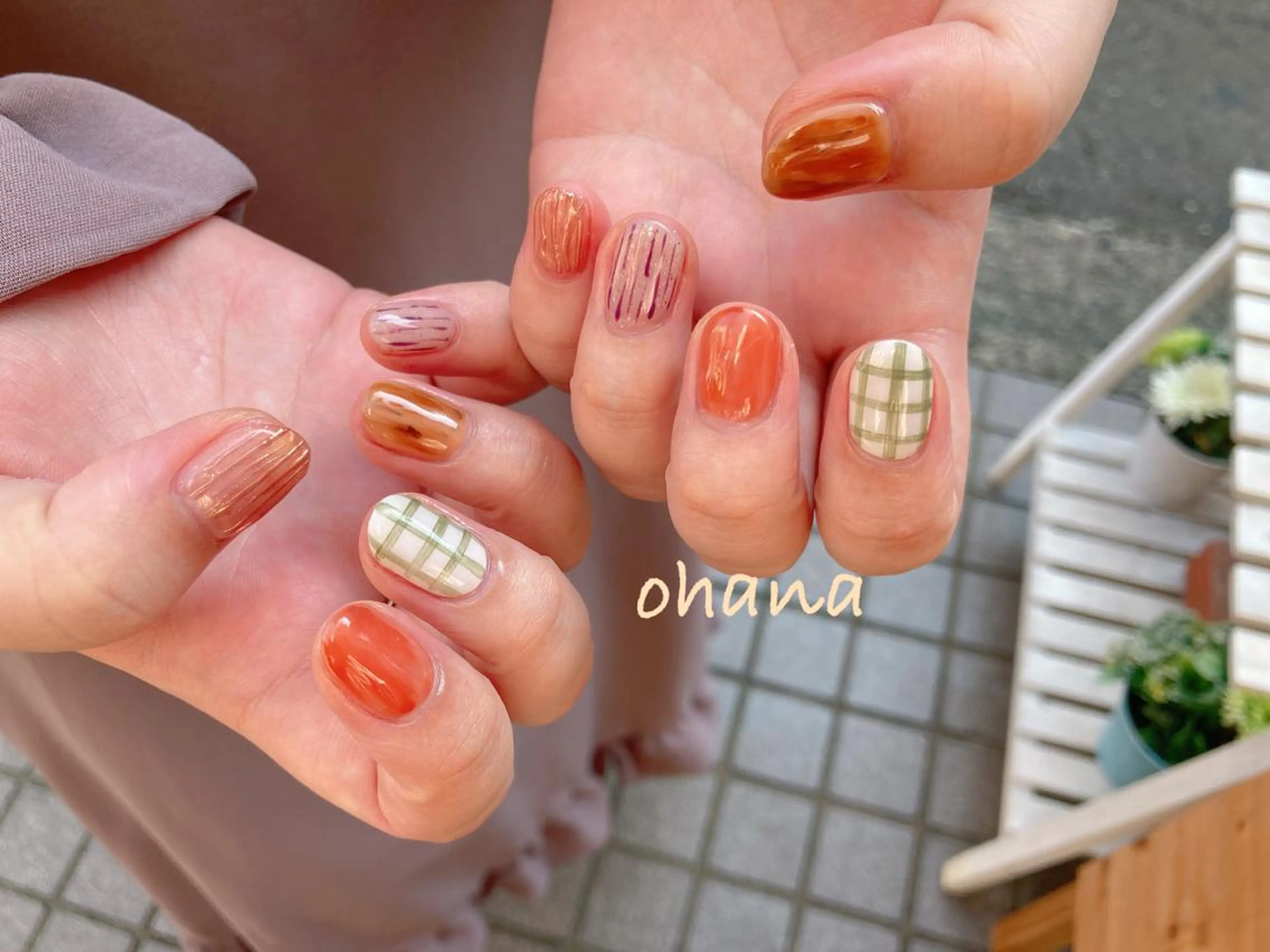 ネイル オーロラネイル べっ甲ネイル ボルドー 長さ出し フットネイル nailroom OHANA🌴のネイルデザイン