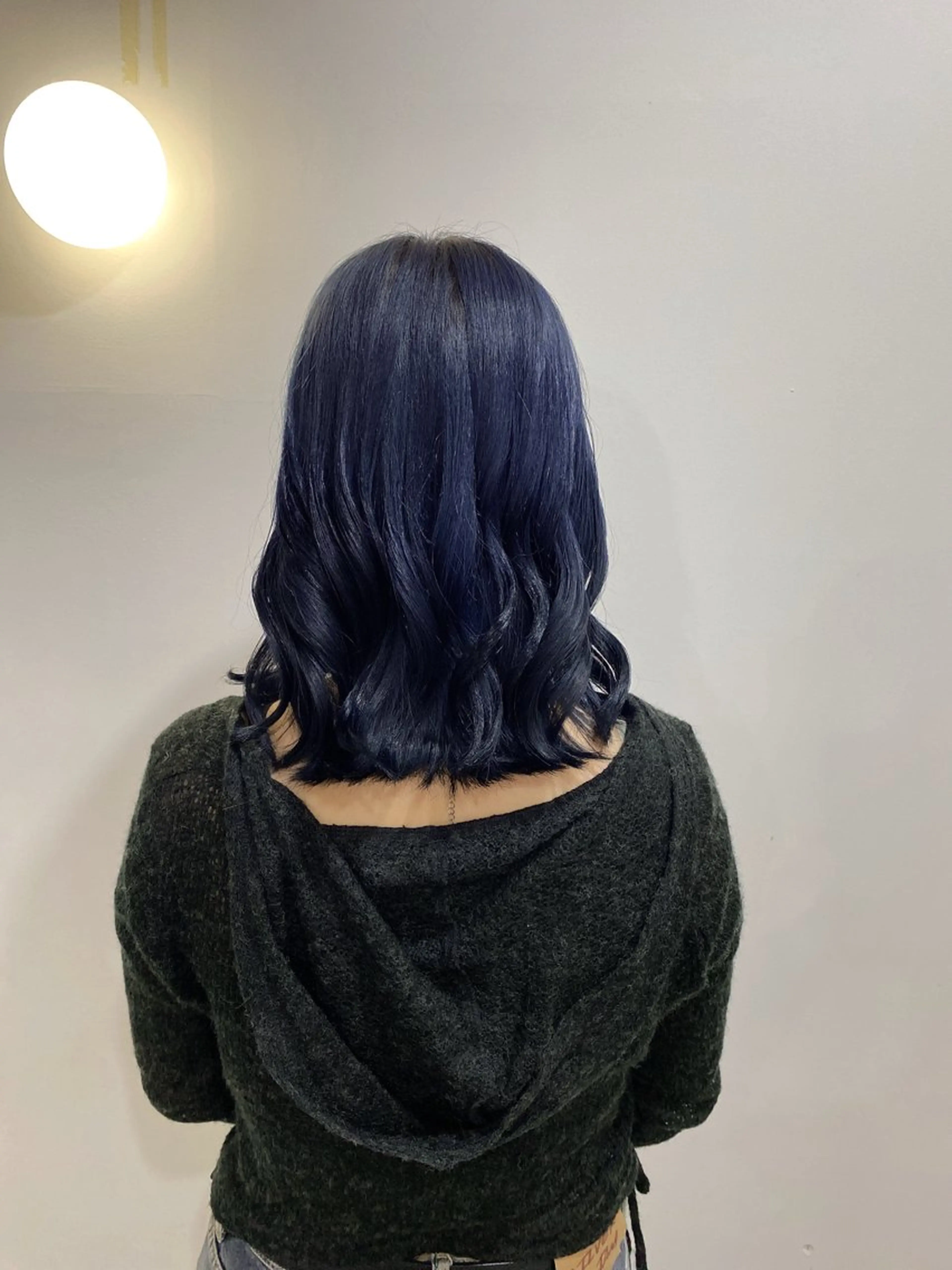 ミディアム カラー 透明感カラー ネイビーカラー 韓国風ヘア ハナダ メイのヘアスタイル