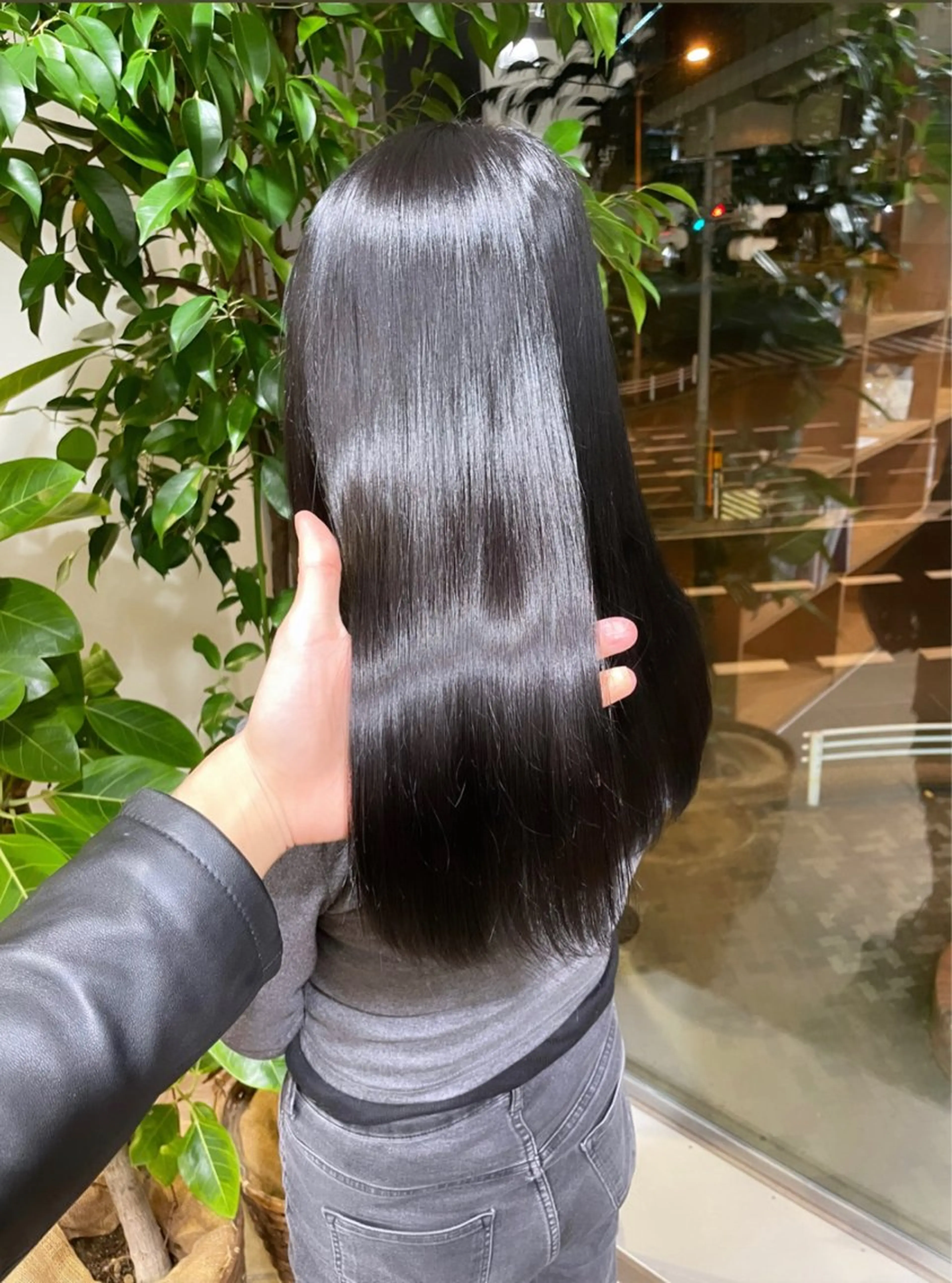 ロング 髪質改善 縮毛矯正 カット 縮毛矯正 トリートメント ハイトーンカラー / 美髪矯正/出口優斗のヘアスタイル