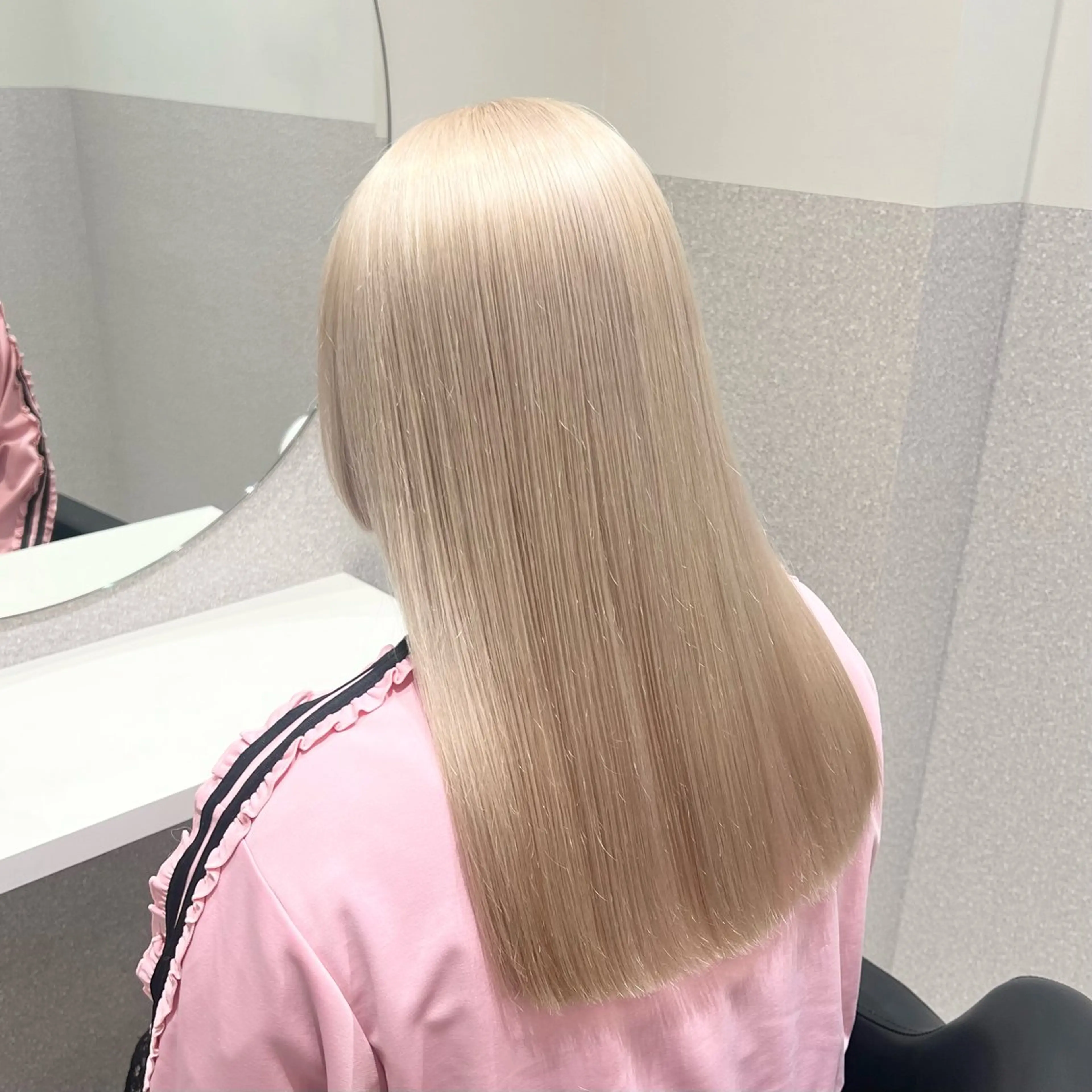 セミロング カラー ヘアカラー 🩵ブリーチカラー 🐈MIORI🩵のヘアスタイル