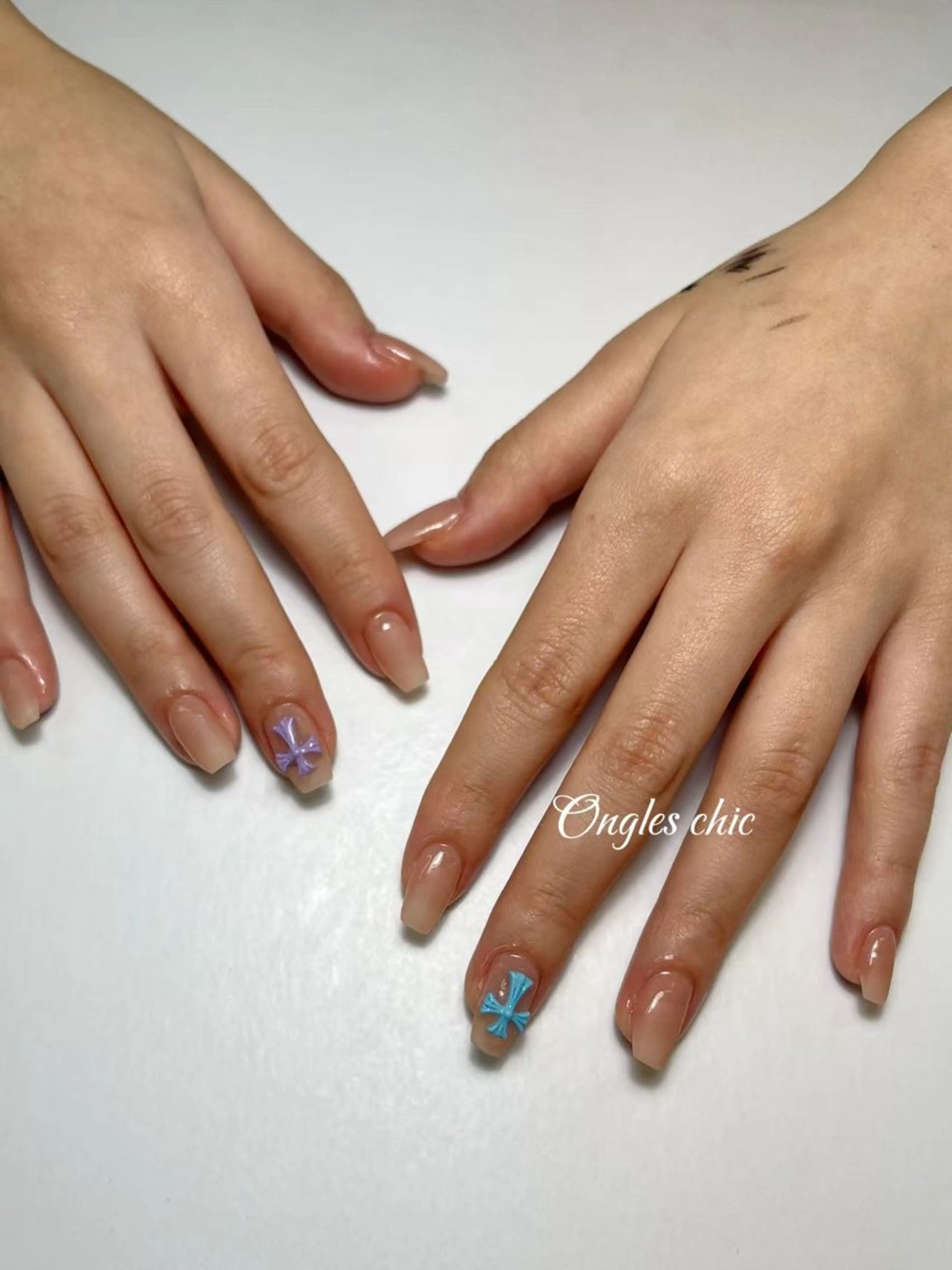 ネイル ハンドネイル ハンドケア ongles chicのネイルデザイン