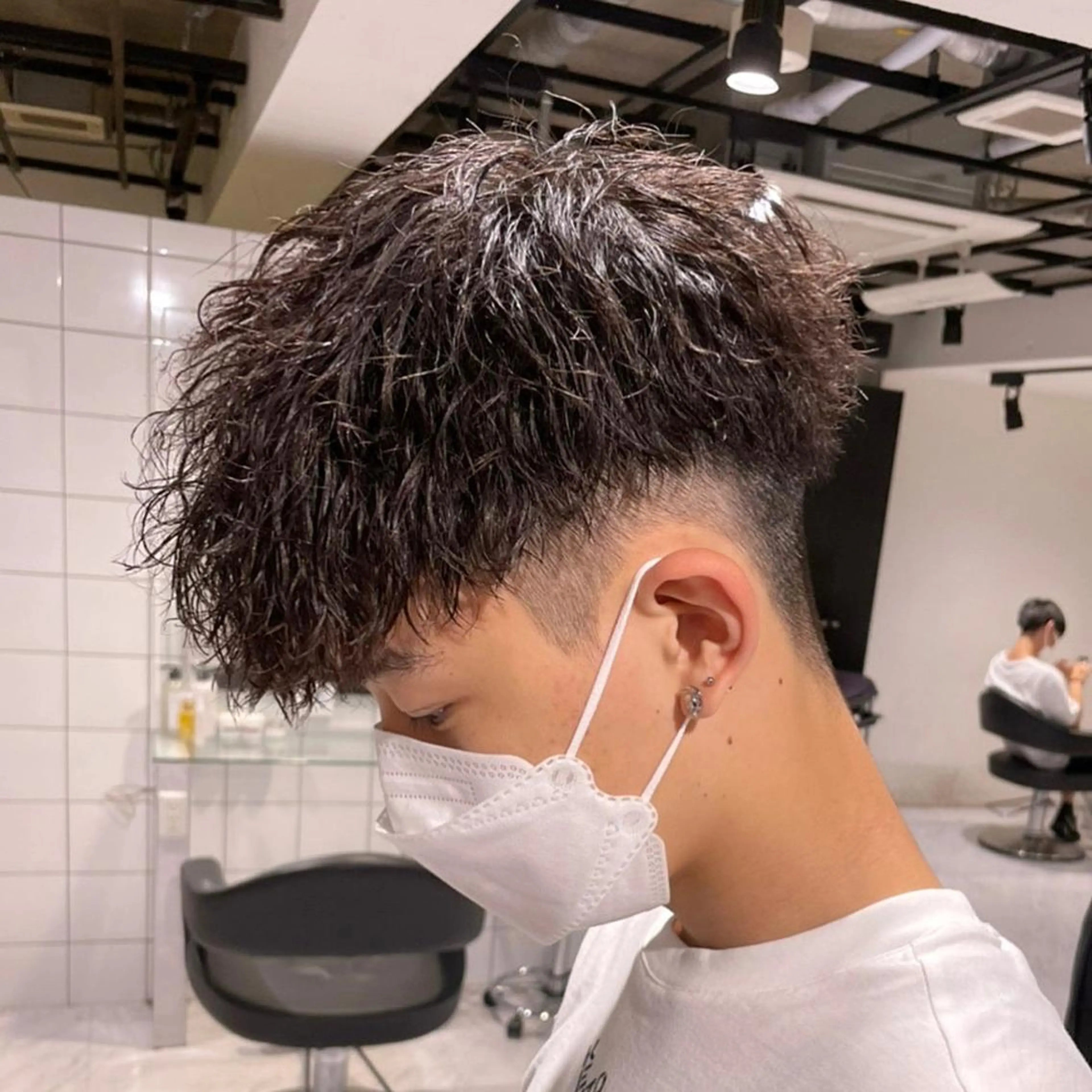 ミディアム カラー パーマ ヘアアレンジ メンズ キッズ ネイル マツエク・マツパ アイブロウ ミディアムパーマ センターパート メンズハイライト マッシュ メンズパーマ ✂️メンズカット ひろき✂️のヘアスタイル