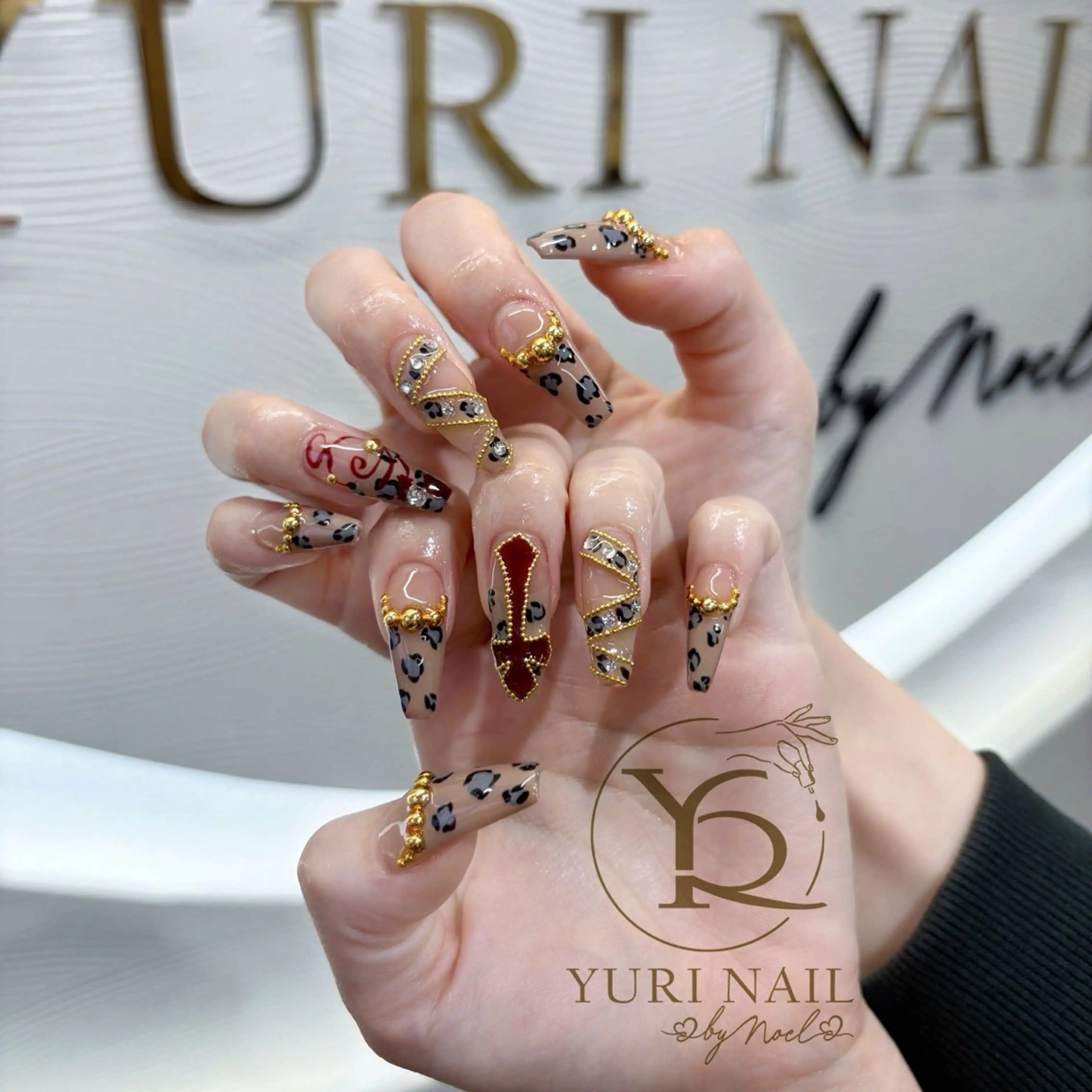 ネイル オーロラネイル ブルー チークネイル フレンチネイル キラキラネイル ハンドネイル フットネイル ハンドケア YURI Nail NARITAのネイルデザイン