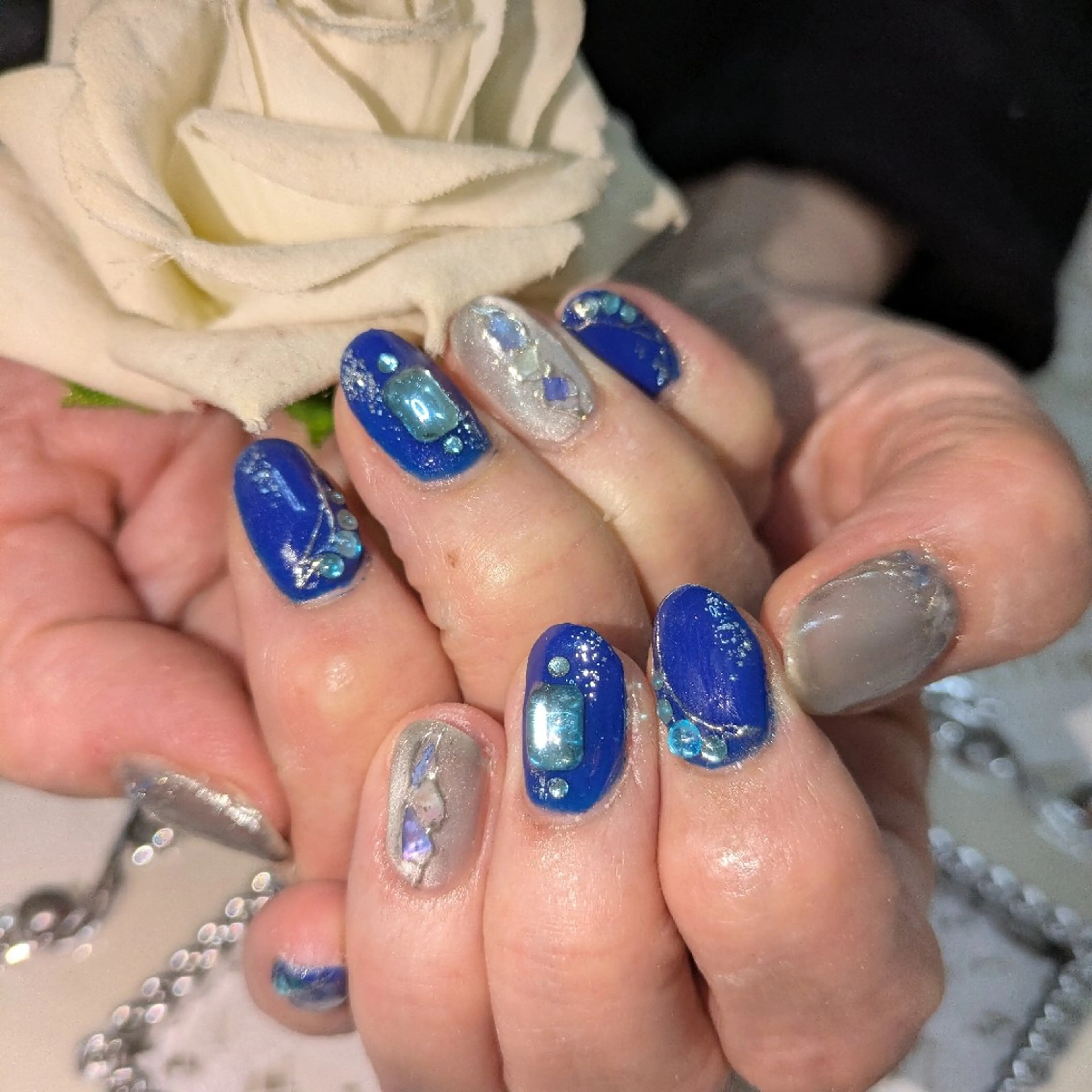 ネイル エステとネイル ローズコンフォートのネイルデザイン