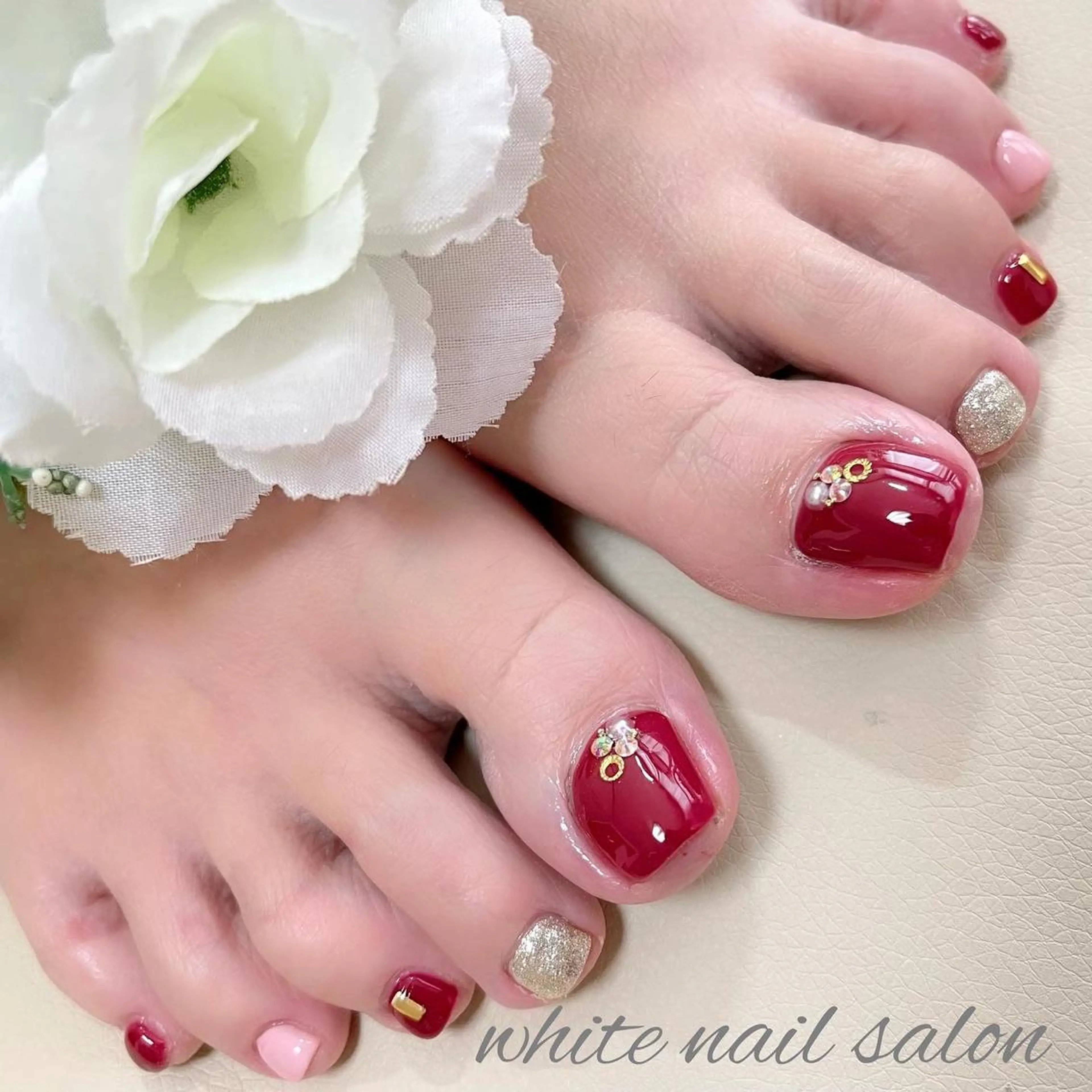 ネイル フットネイル ジェルネイル ハードジェル ラメ(グリッター) 持ち込み フットネイル white nail salonのネイルデザイン