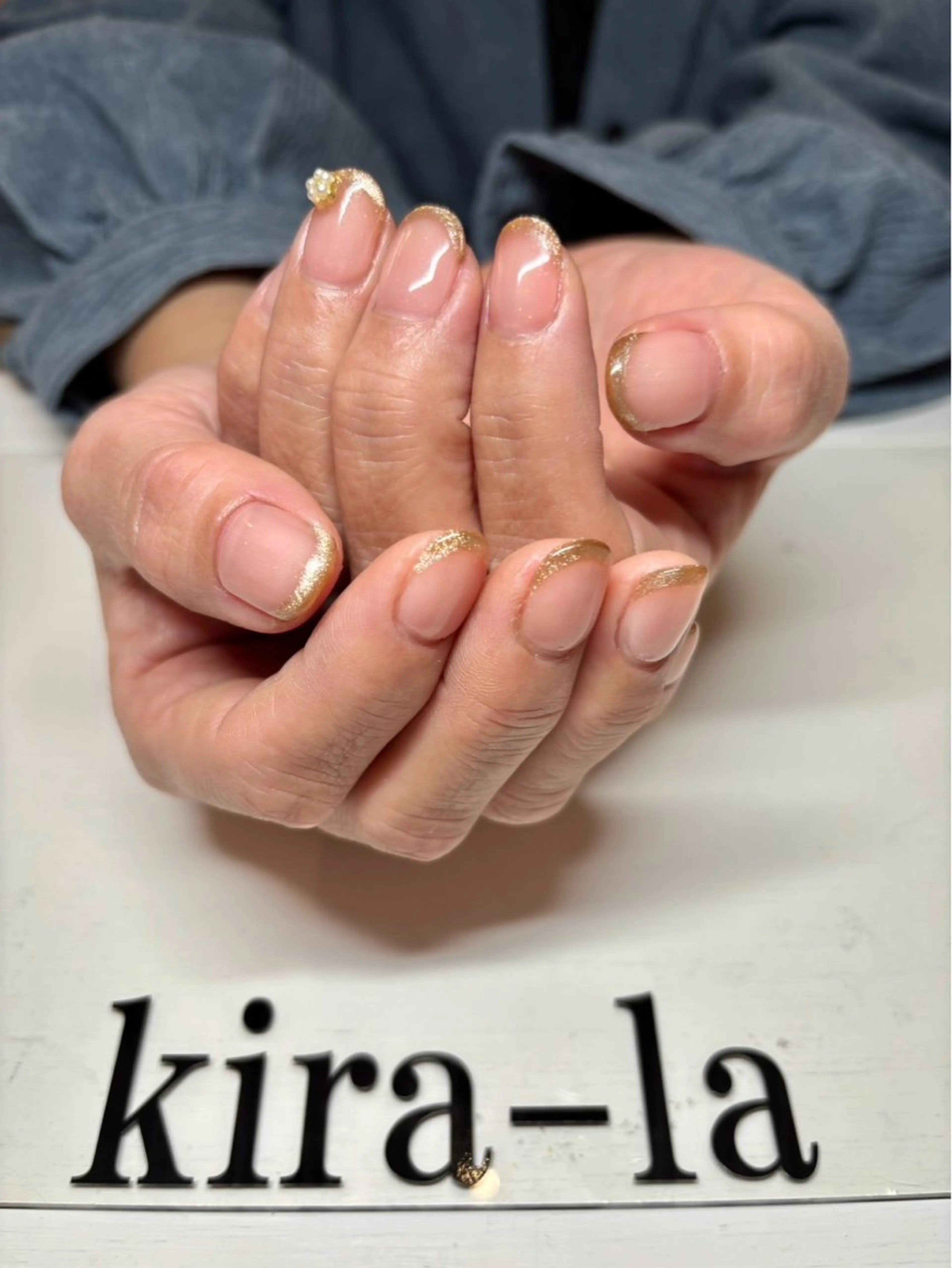 ネイル フラワーネイル フレンチネイル ゴールド ラメ(グリッター) マグネットネイル kira-la キララ･:*..のネイルデザイン