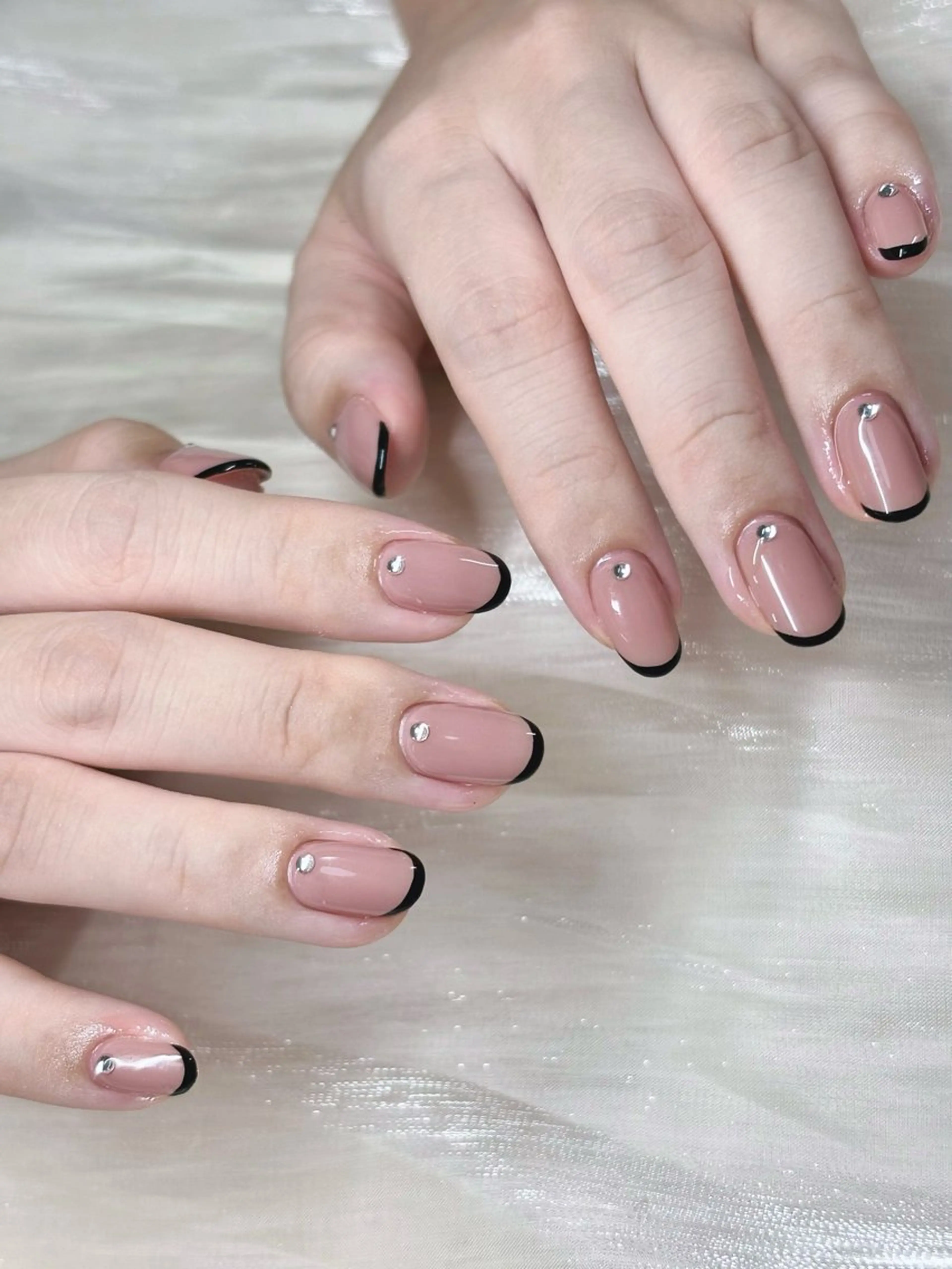 ネイル フレンチネイル ストーンネイル ハンドネイル ハンドケア ETE LUNA NAILのネイルデザイン