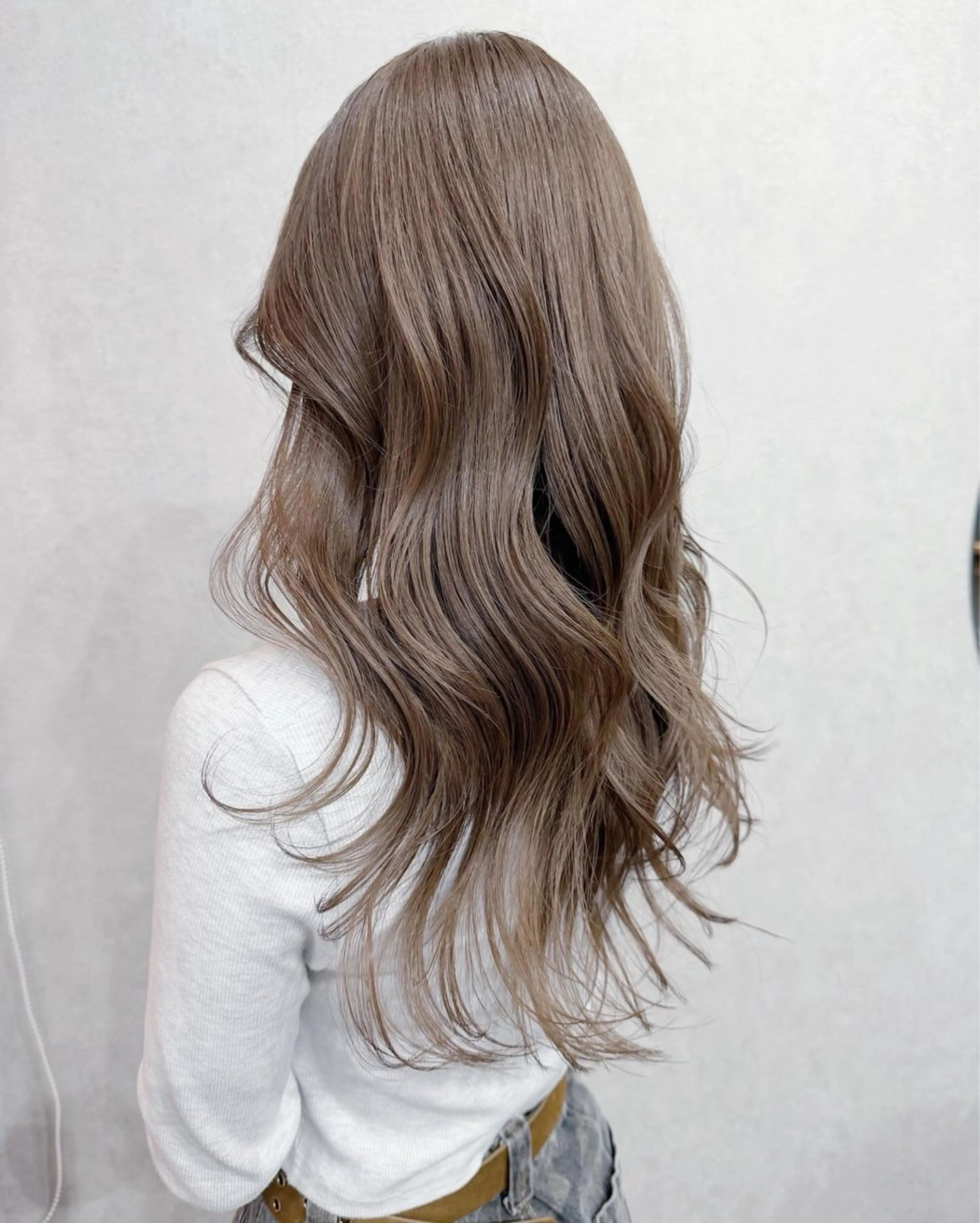 セミロング カラー ベージュカラー ミルクティーベージュ レイヤーカット AiM 大名　似合わせカットのヘアスタイル