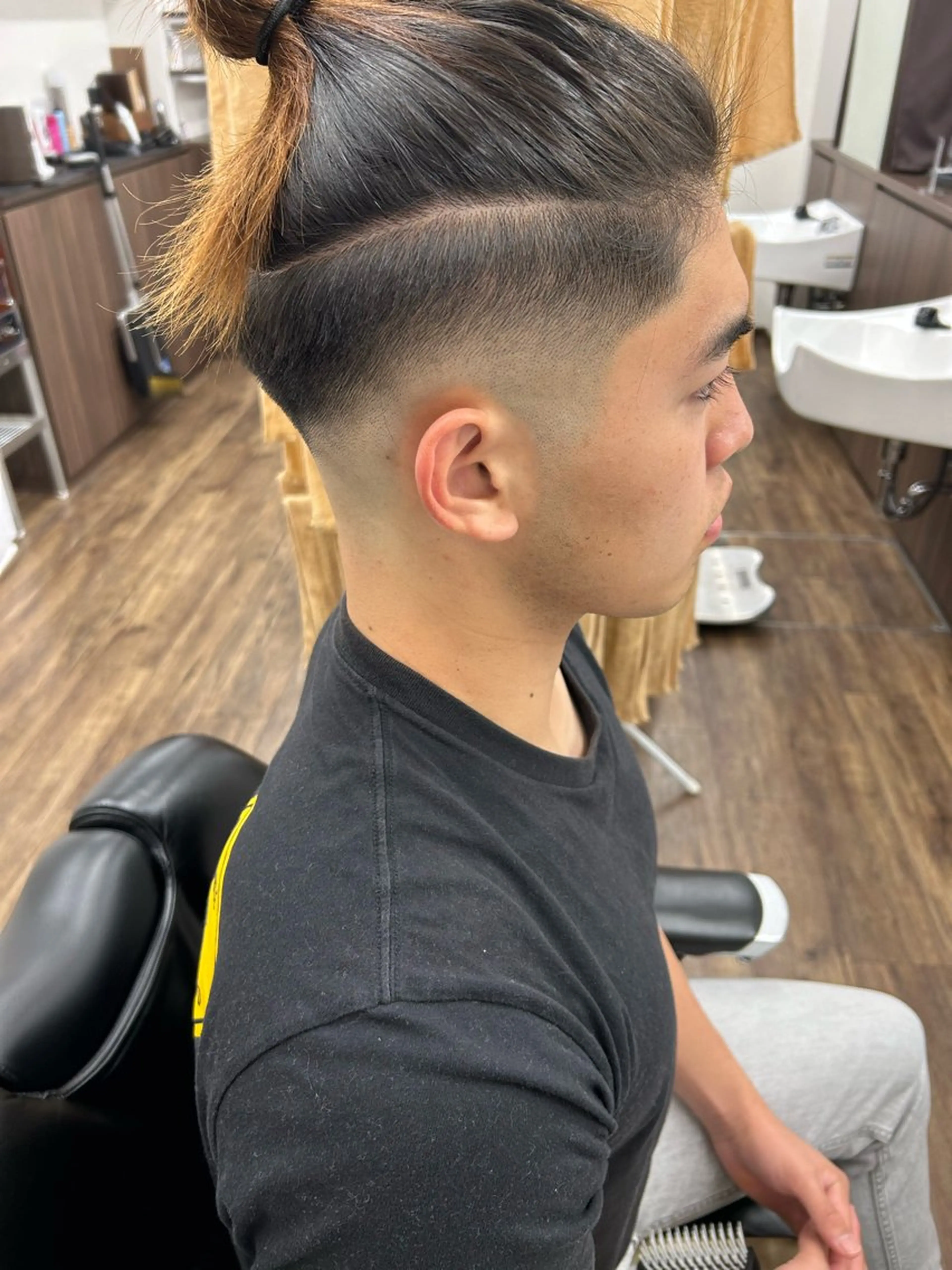 ショート メンズ フェードカット マンバンヘア スキンフェード カット 馬上 拓海のヘアスタイル