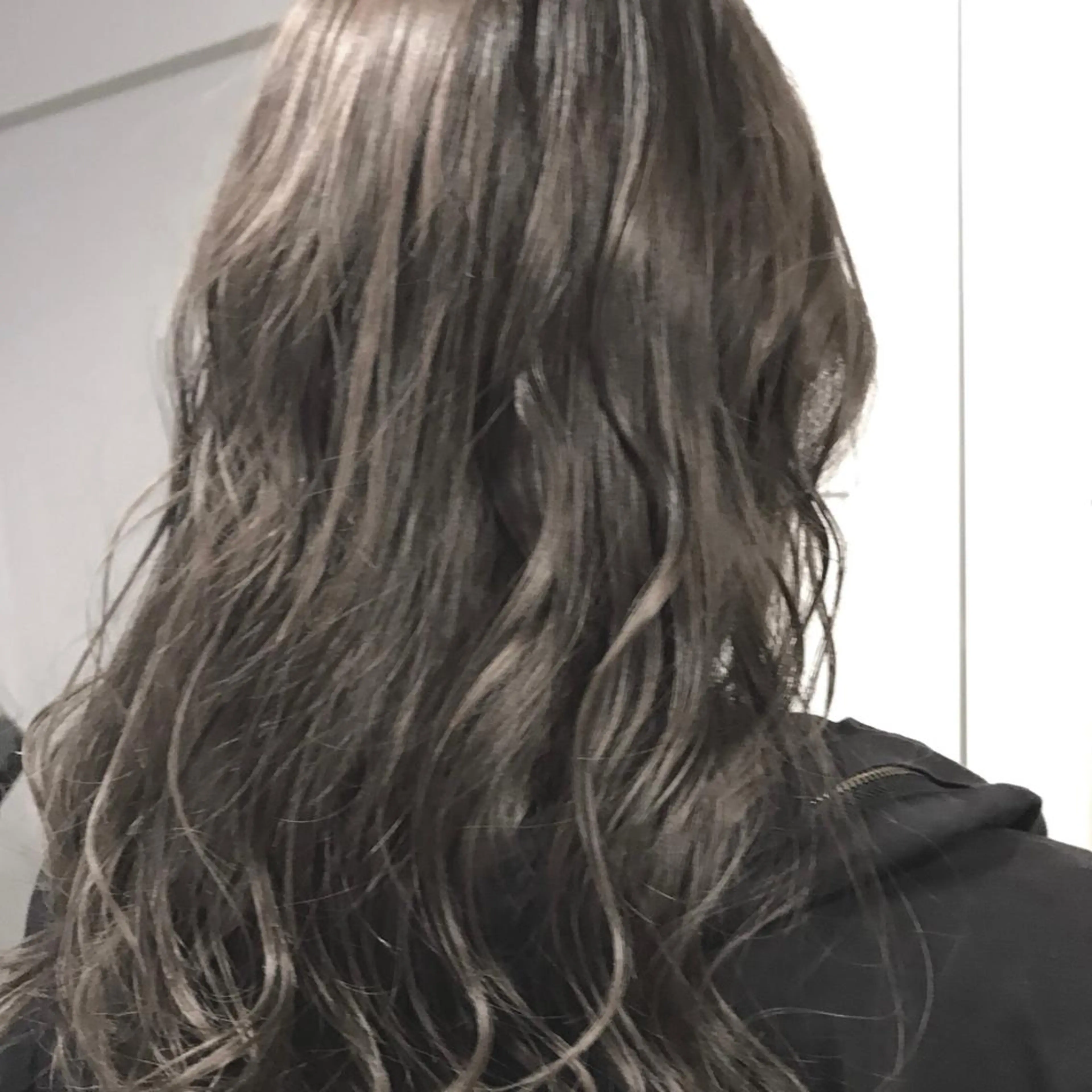 セミロング カラー ブリーチ 透明感カラー ヘアカラー トリートメント ✅シェアサロンJAM 相田友和のヘアスタイル