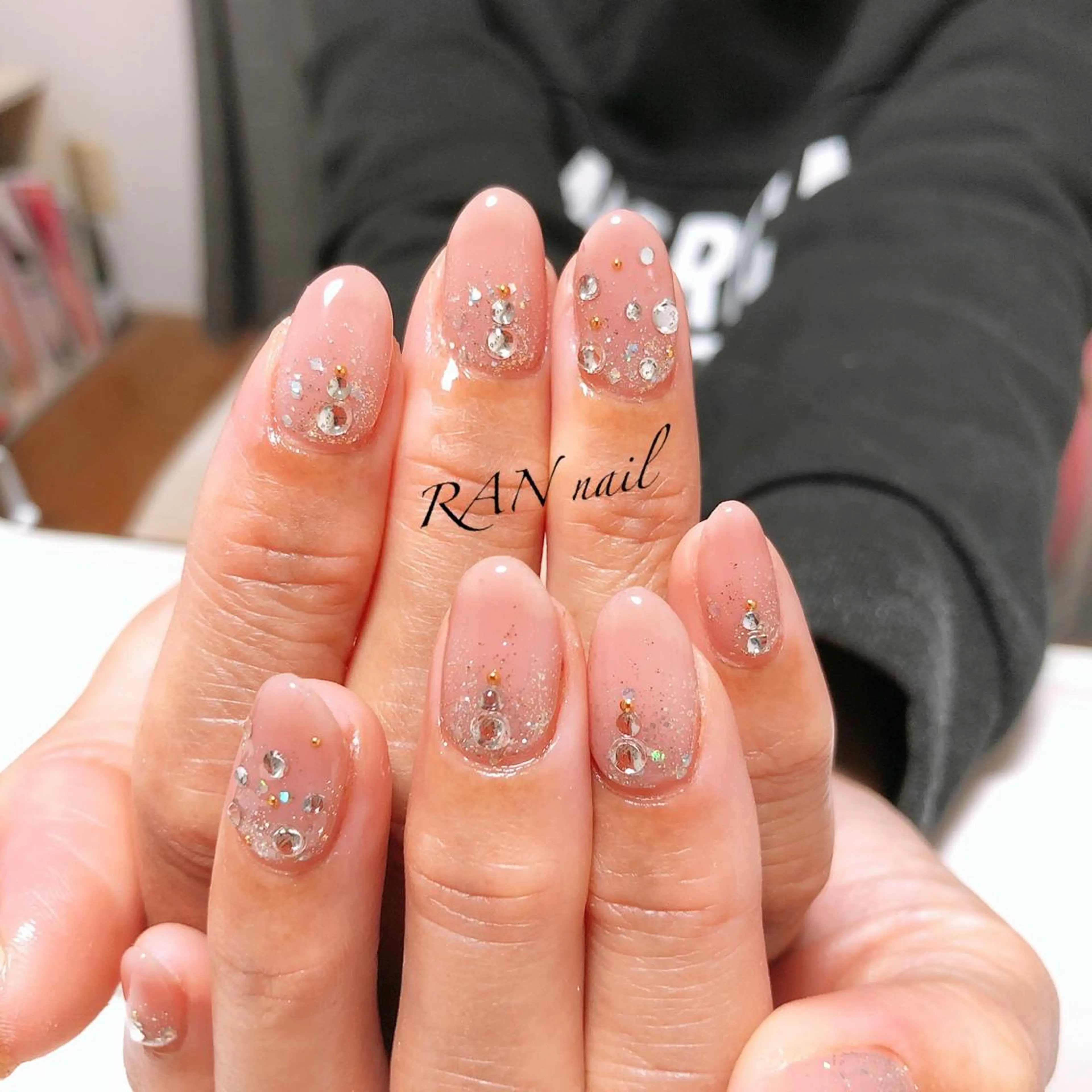 ネイル フットネイル キラキラネイル ラメ(グリッター) オフィスネイル ピンク ハンドネイル フットネイル RAN nailのネイルデザイン