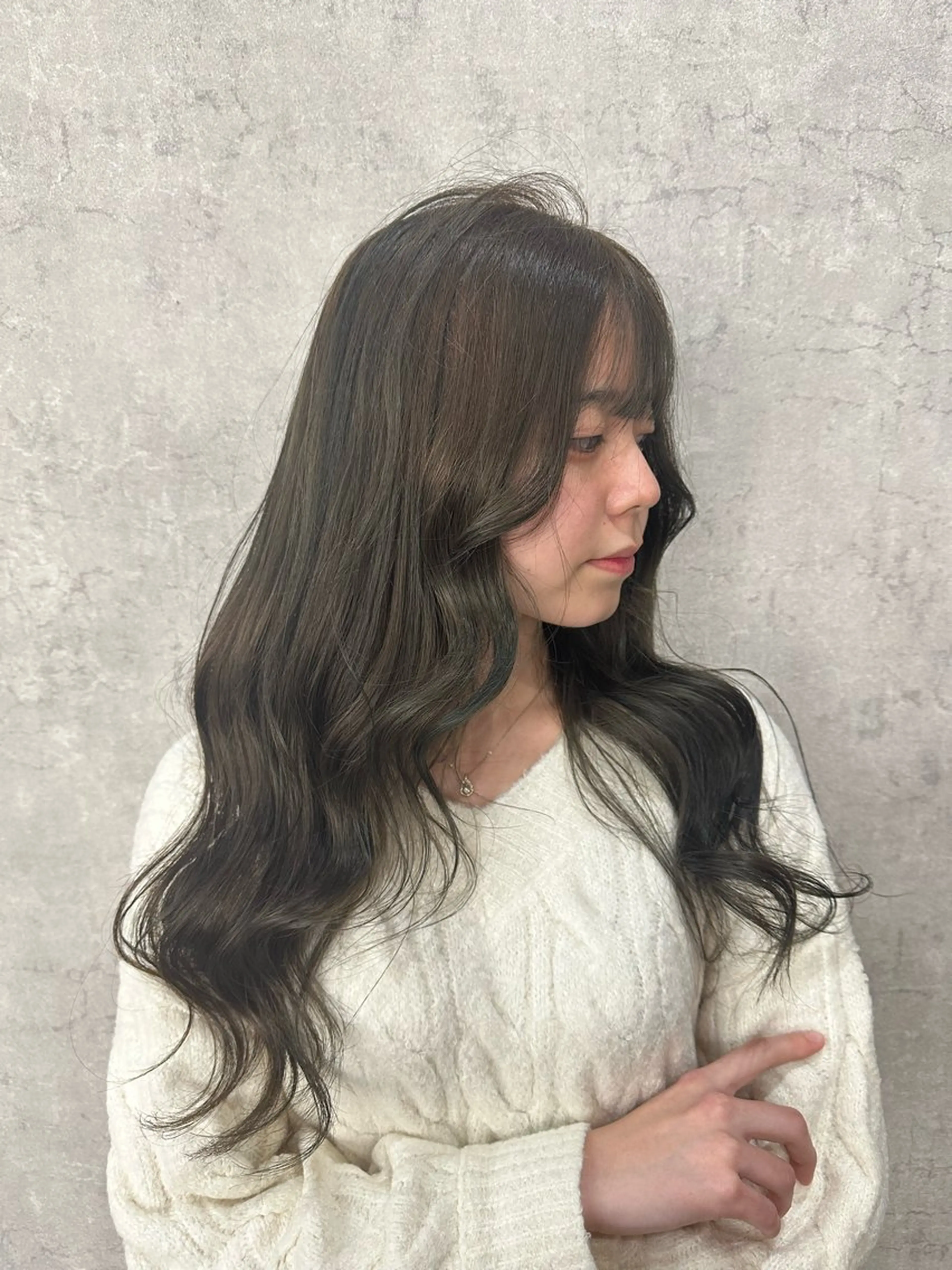 ロング カラー ブリーチ 透明感カラー ダブルカラー ブリーチなしカラー オリーブカラー 徳永 瑚心のヘアスタイル