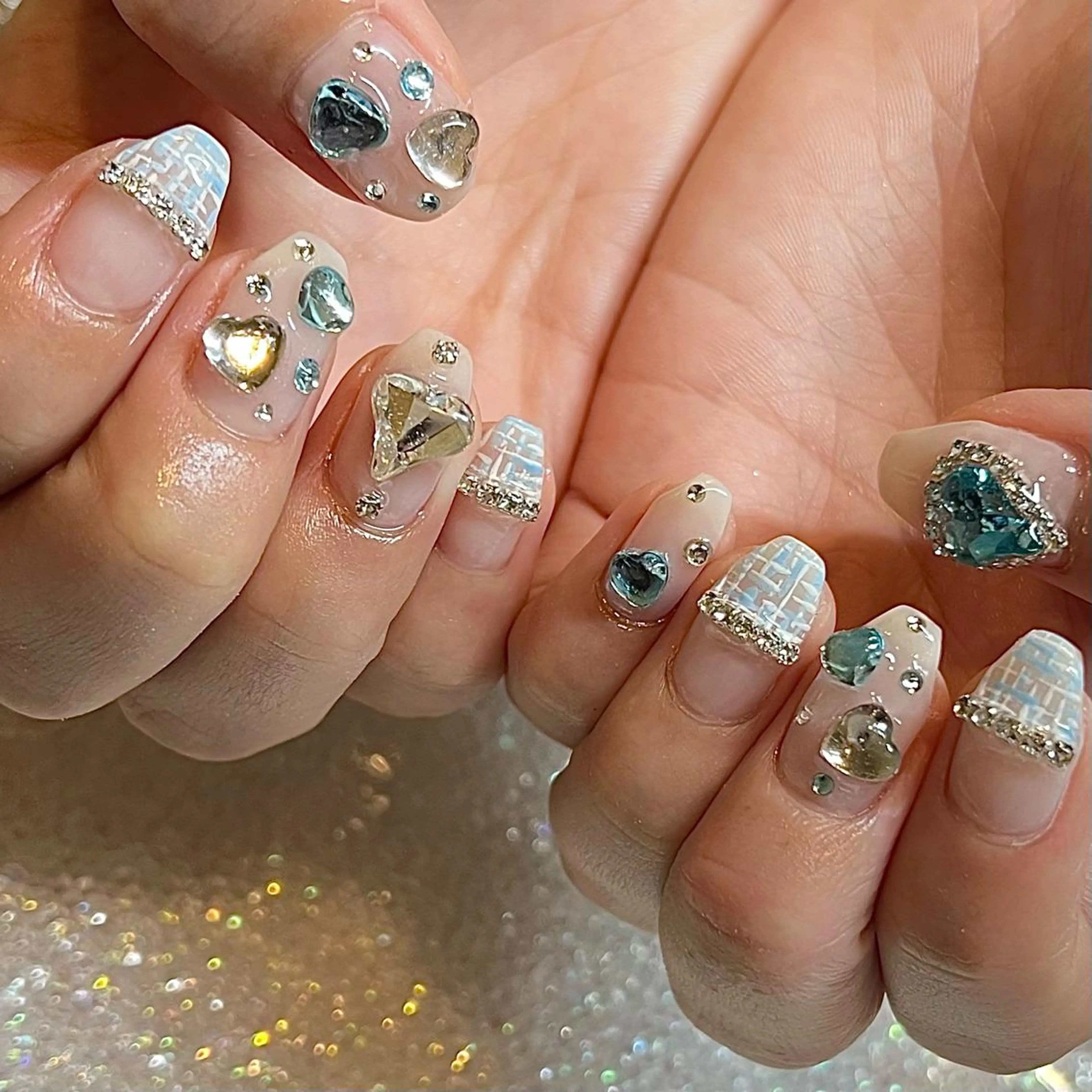 ミディアム ネイル ハート ツイードネイル ハンドネイル H🌺 NAILのネイルデザイン