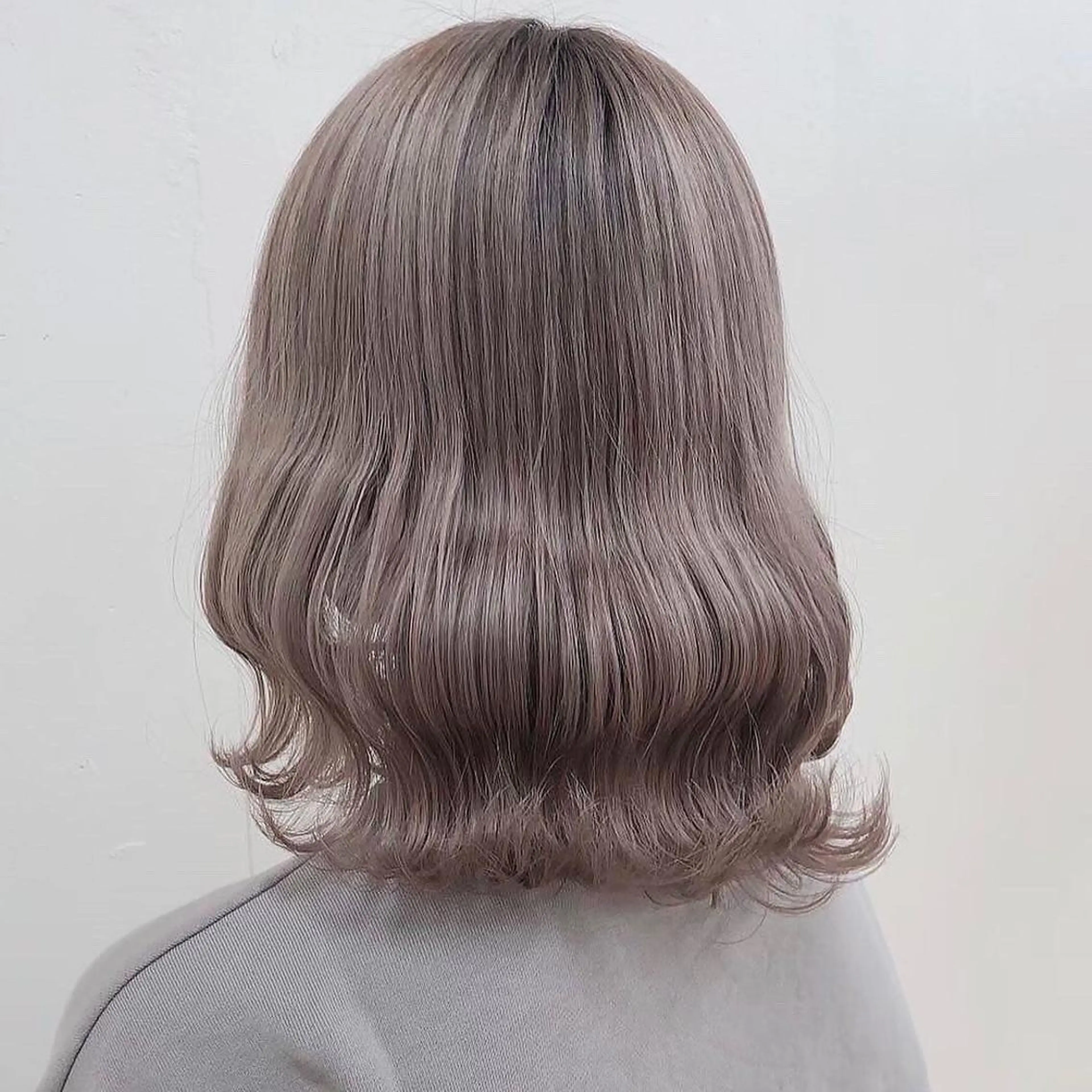 ミディアム カラー ブリーチ 透明感カラー グレージュ ハイトーンカラー ヘアカラー トリートメント 似合わせ💗骨格矯正 💗透明感カラー💗のヘアスタイル