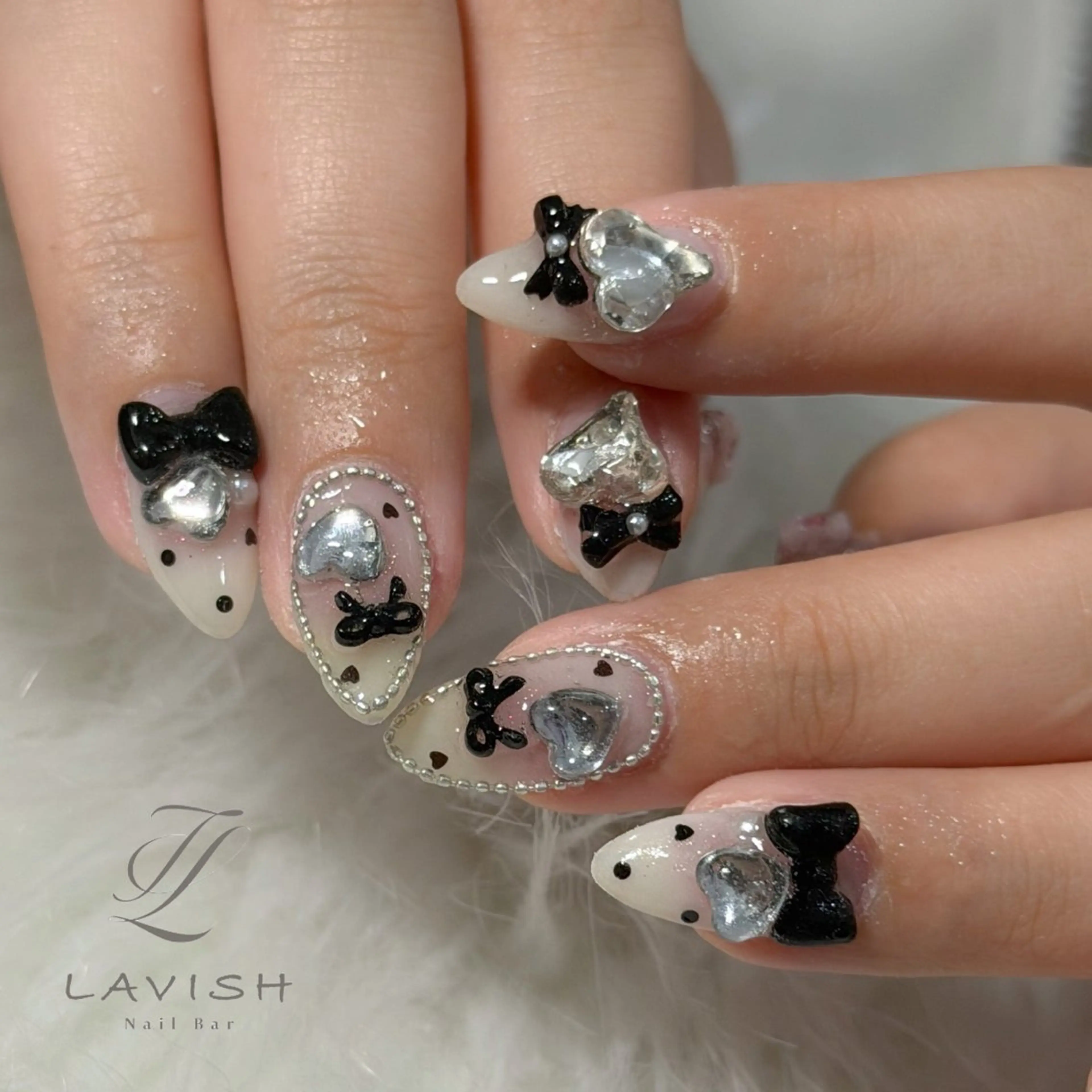 ネイル ハンドネイル フットネイル LAVISH nanamiのネイルデザイン