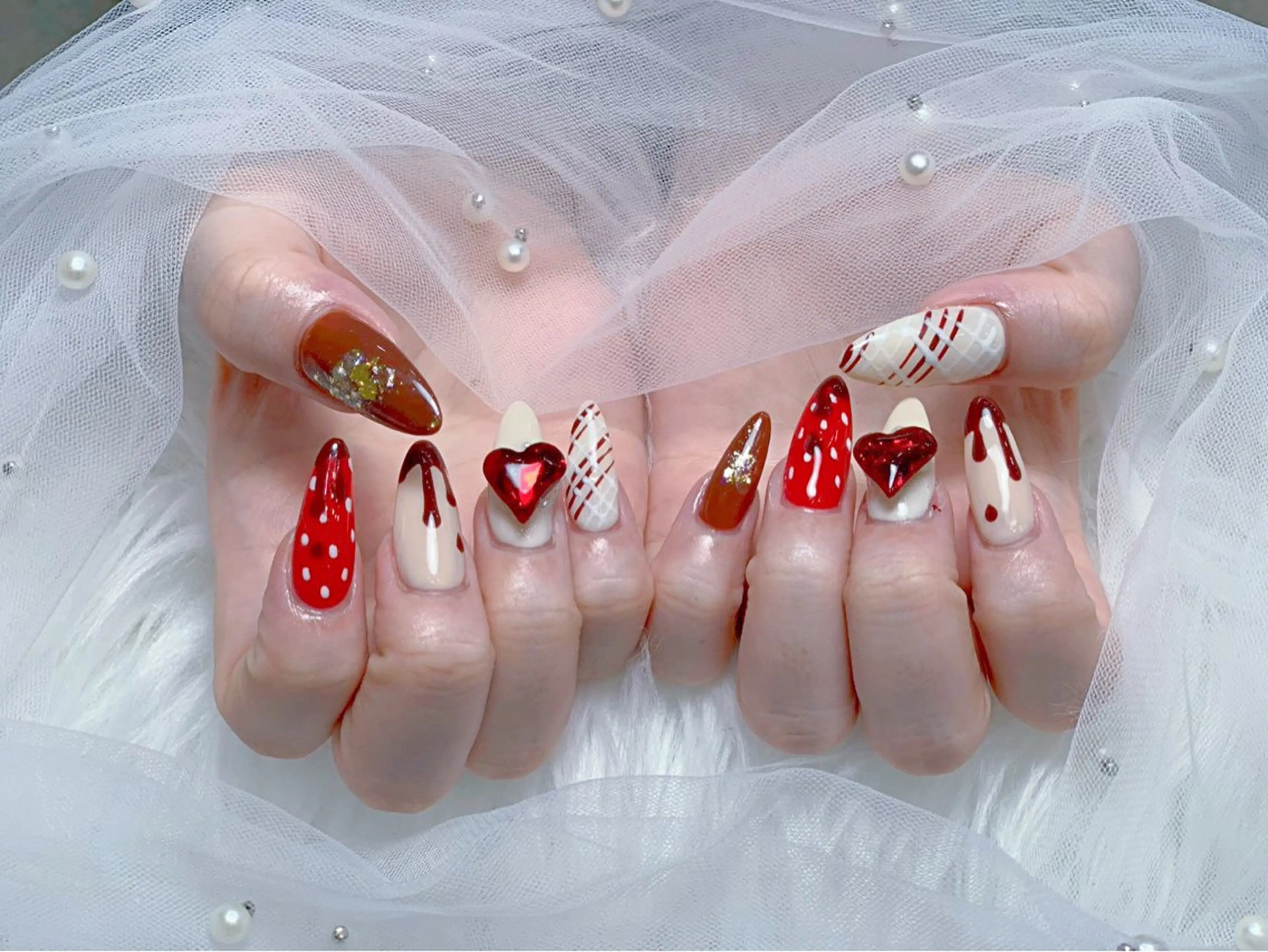 ネイル アートネイル オーロラネイル チークネイル 長さ出し フットネイル ハンドネイル ハンドケア Mio_ Noiranailのネイルデザイン