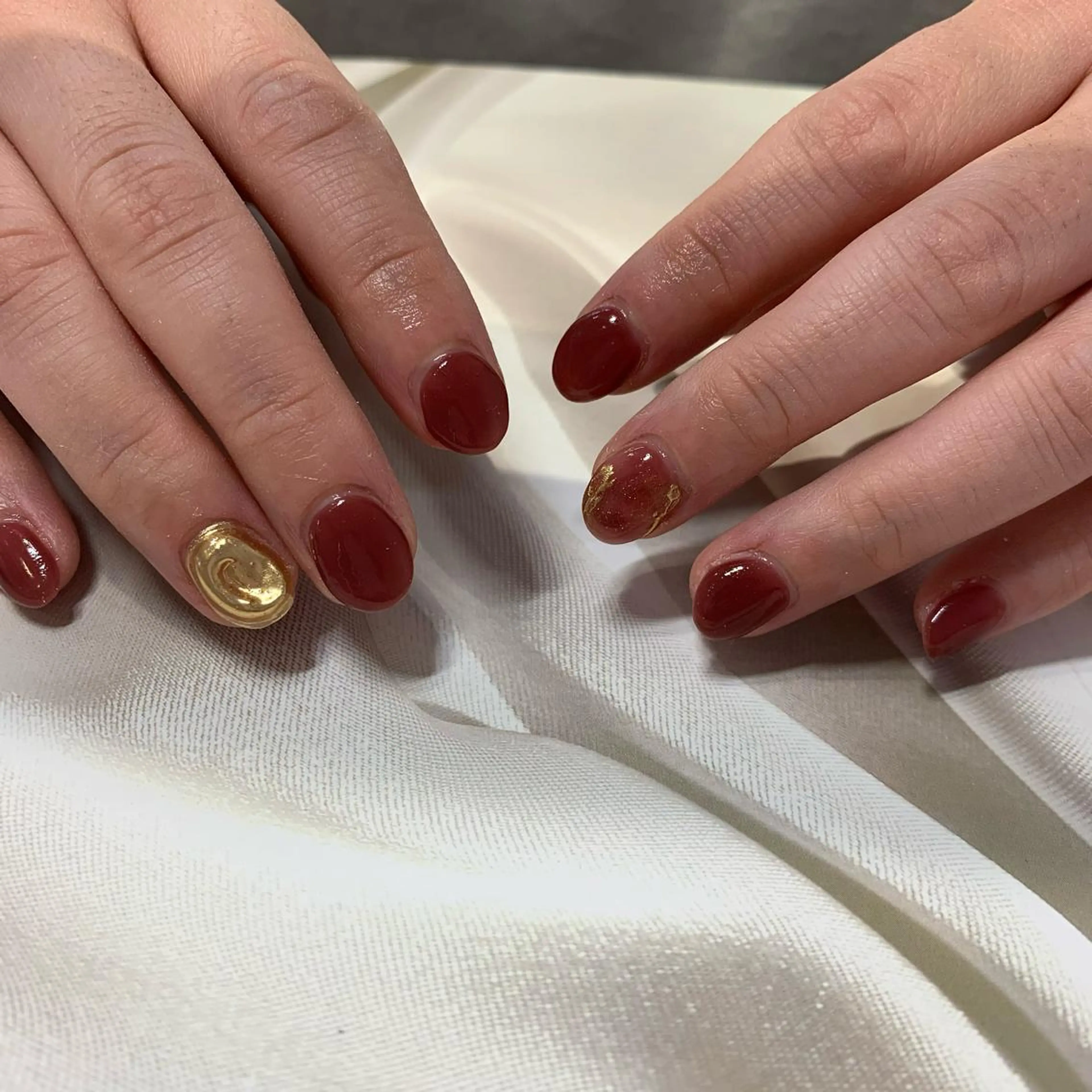 ネイル ブラウン ピンク マキノ ユイのネイルデザイン