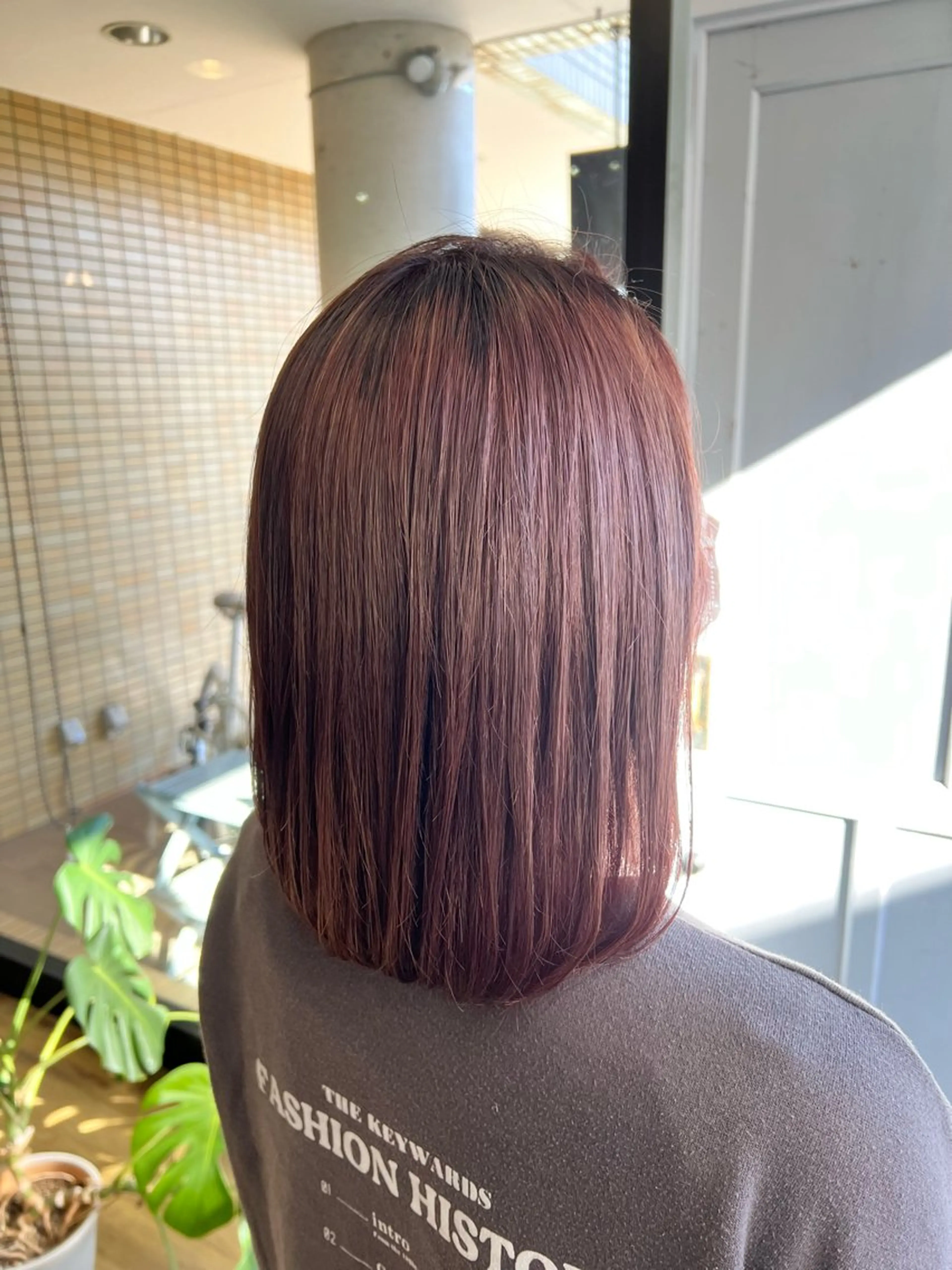 ミディアム カラー ブリーチ ブラウンカラー ピンクカラー ピンクブラウン ヘアカラー トリートメント ツキダテ ユイのヘアスタイル
