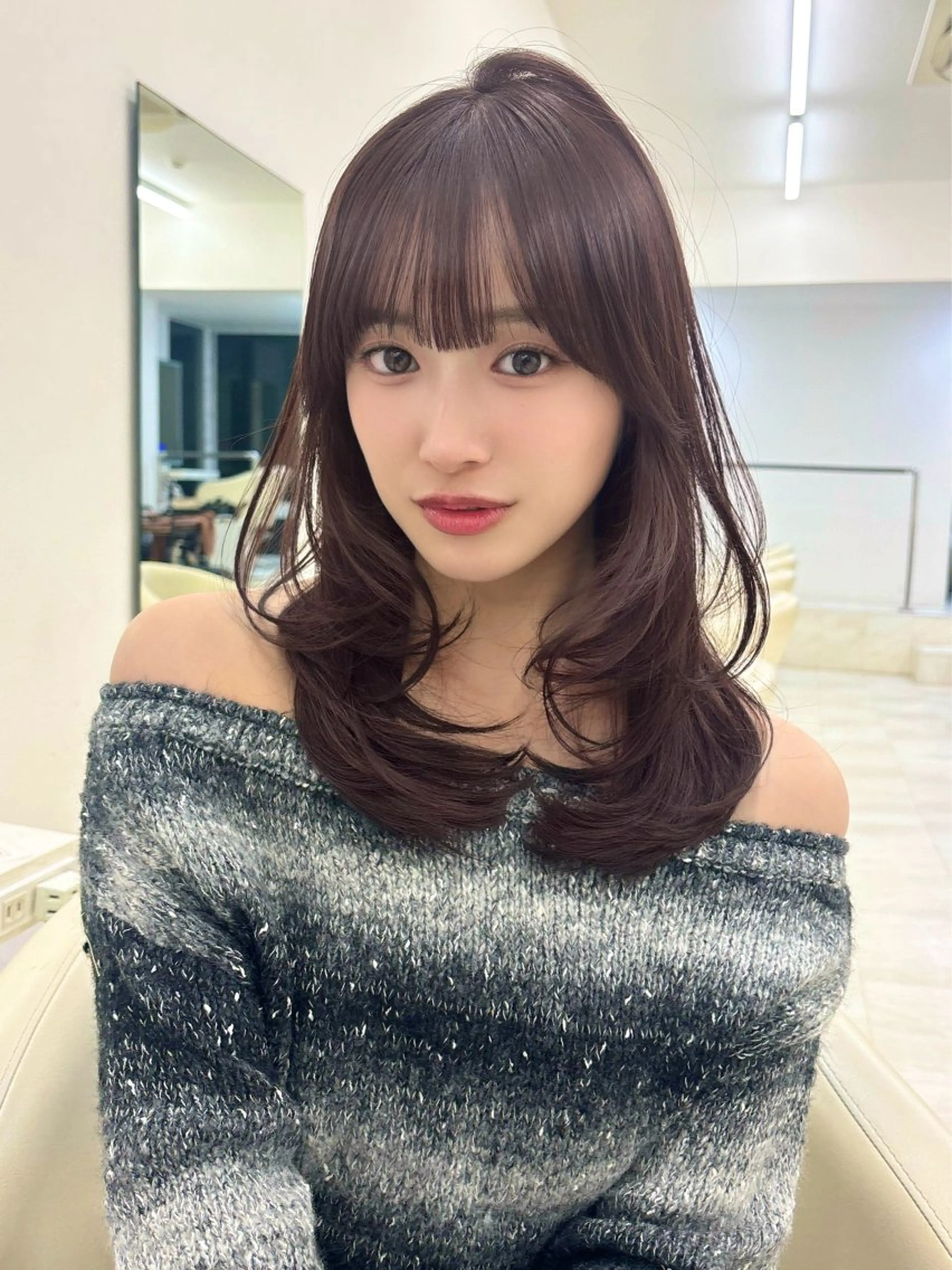 ミディアム カラー ヘアアレンジ ミディアムレイヤー ブラウンカラー 透明感カラー ラベンダーカラー ラベンダーブラウン momo /レイヤー/暖色のヘアスタイル