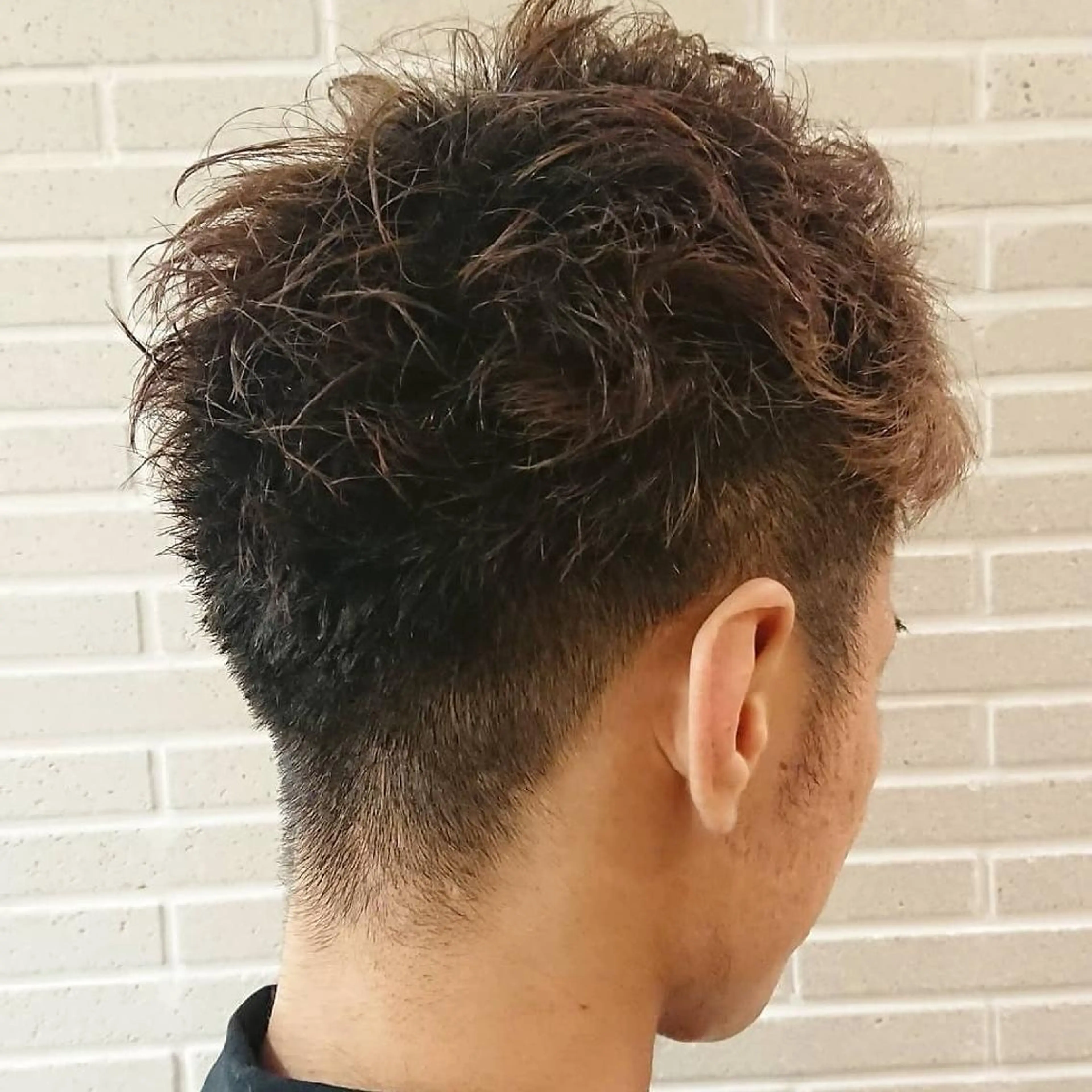 メンズ カット パーマ ブリーチ/ヘアケア/ 艶髪/イギチハルのヘアスタイル