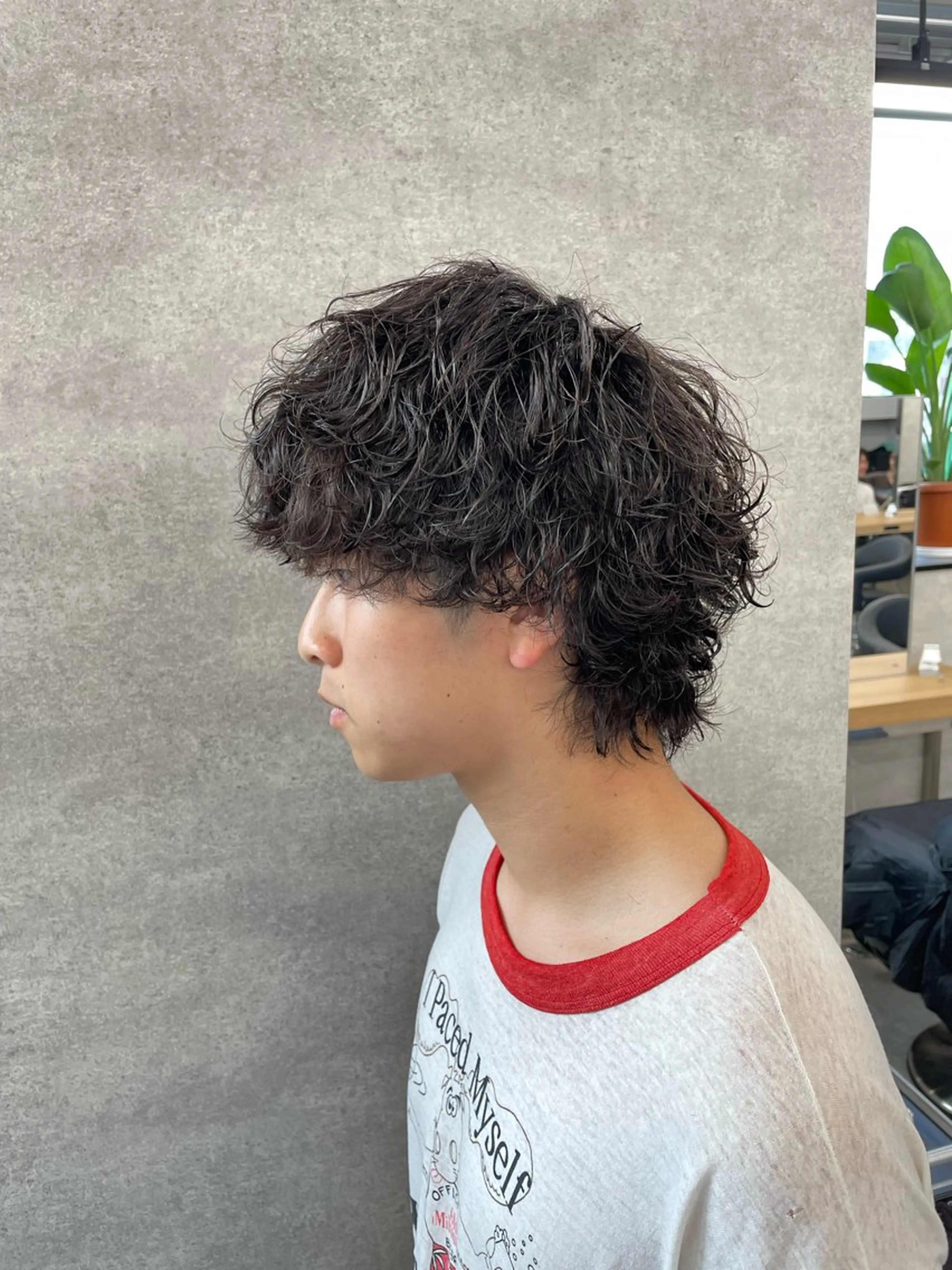 ショート カラー パーマ ヘアアレンジ メンズ センターパート メンズハイライト メンズハイトーン マッシュウルフ マッシュ スパイキー/フェザー /波巻き/かいとのヘアスタイル