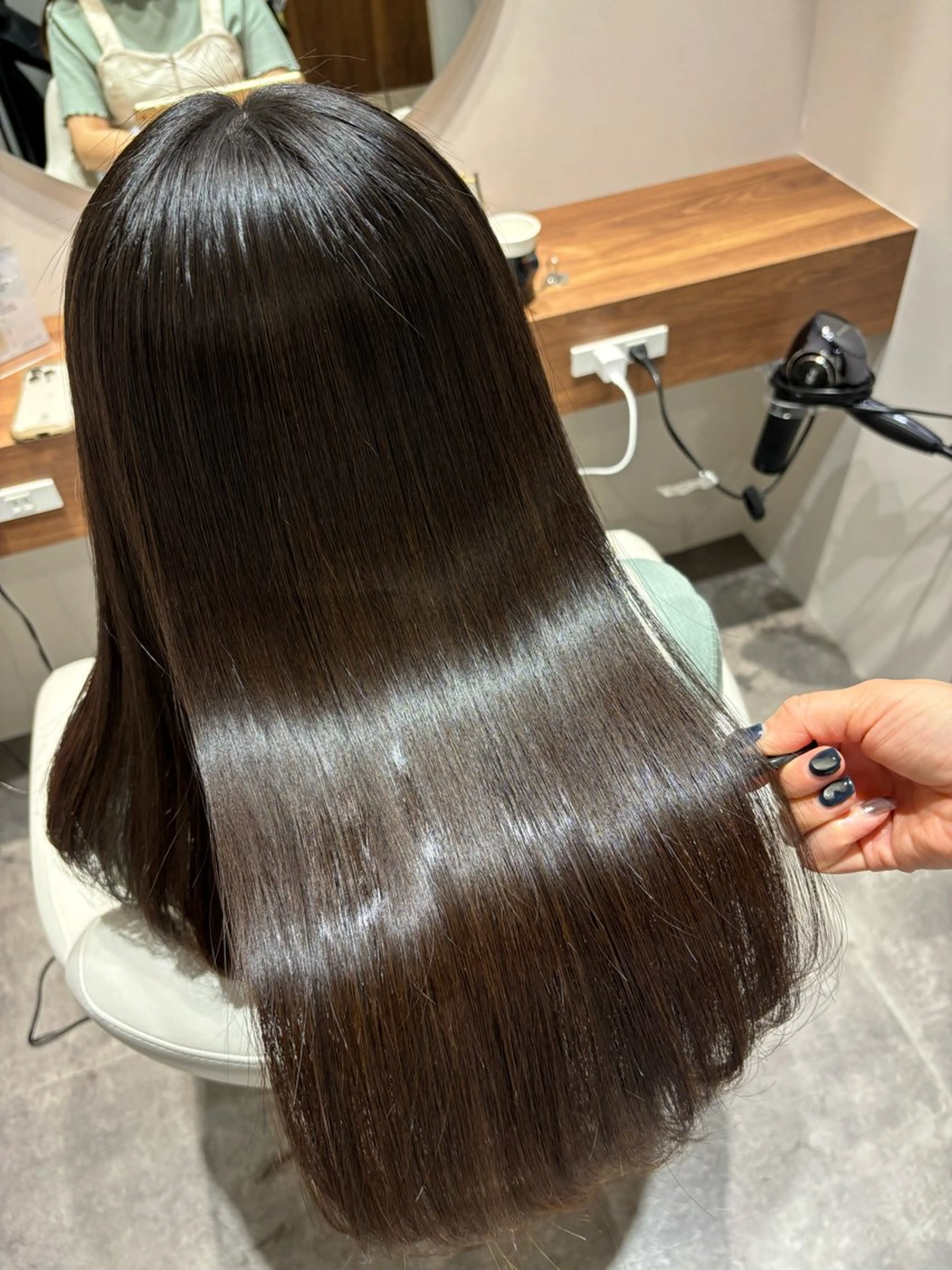 ロング カット 縮毛矯正 トリートメント 美髪ヘア 🤍erikaのヘアスタイル